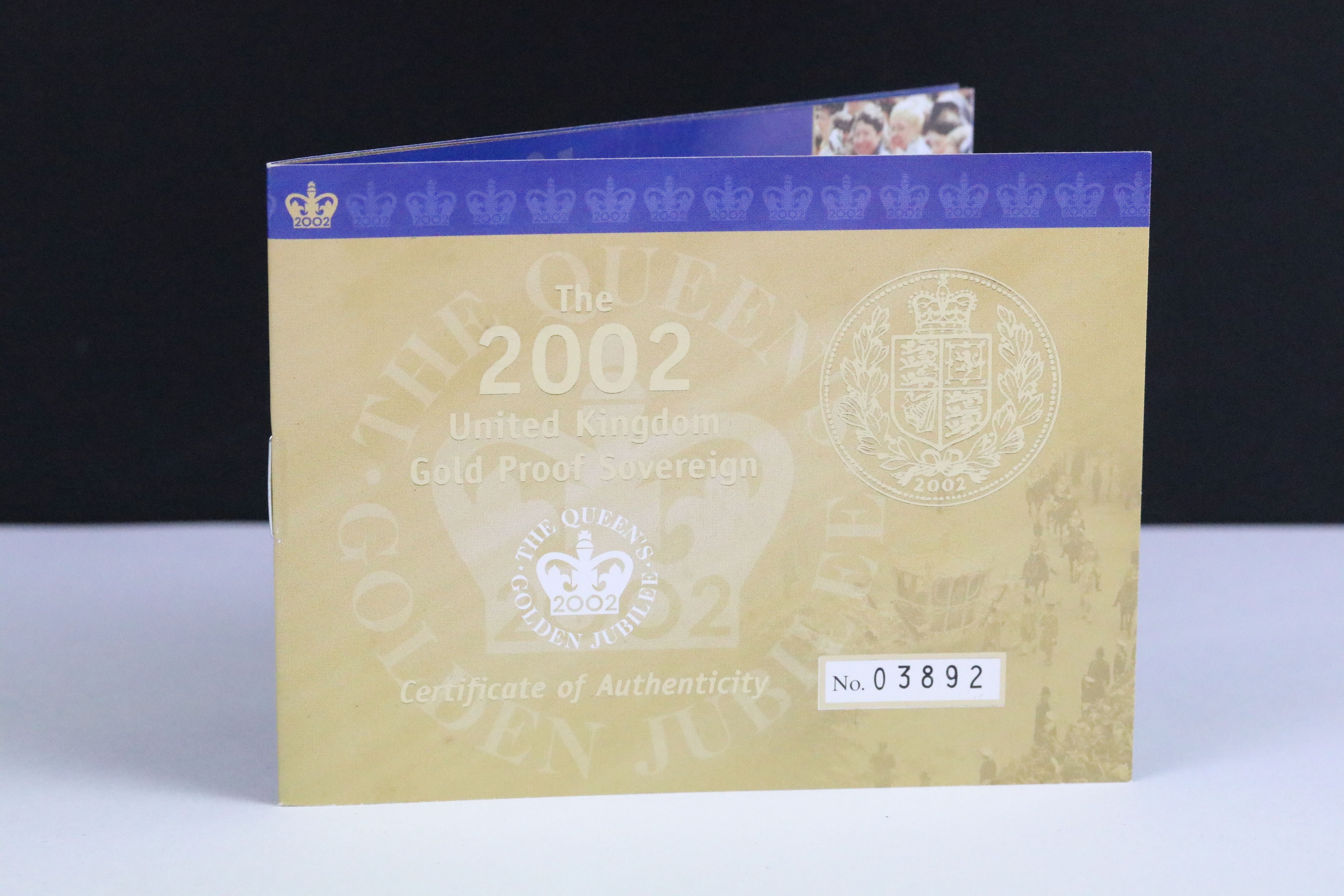 A British Royal Mint Queen Elizabeth II proof 2002 gold full sovereign coin encapsulated within - Bild 4 aus 4