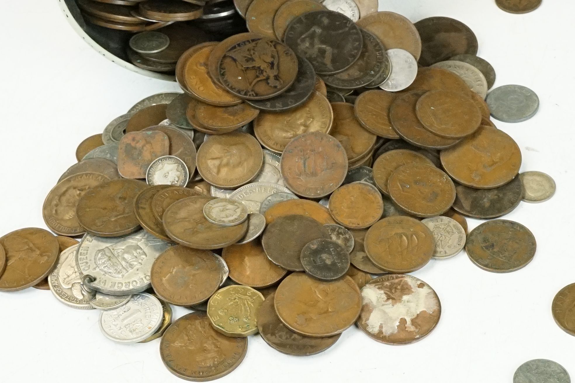 A collection of British pre decimal and world coins to include a selection of silver examples to - Image 2 of 7