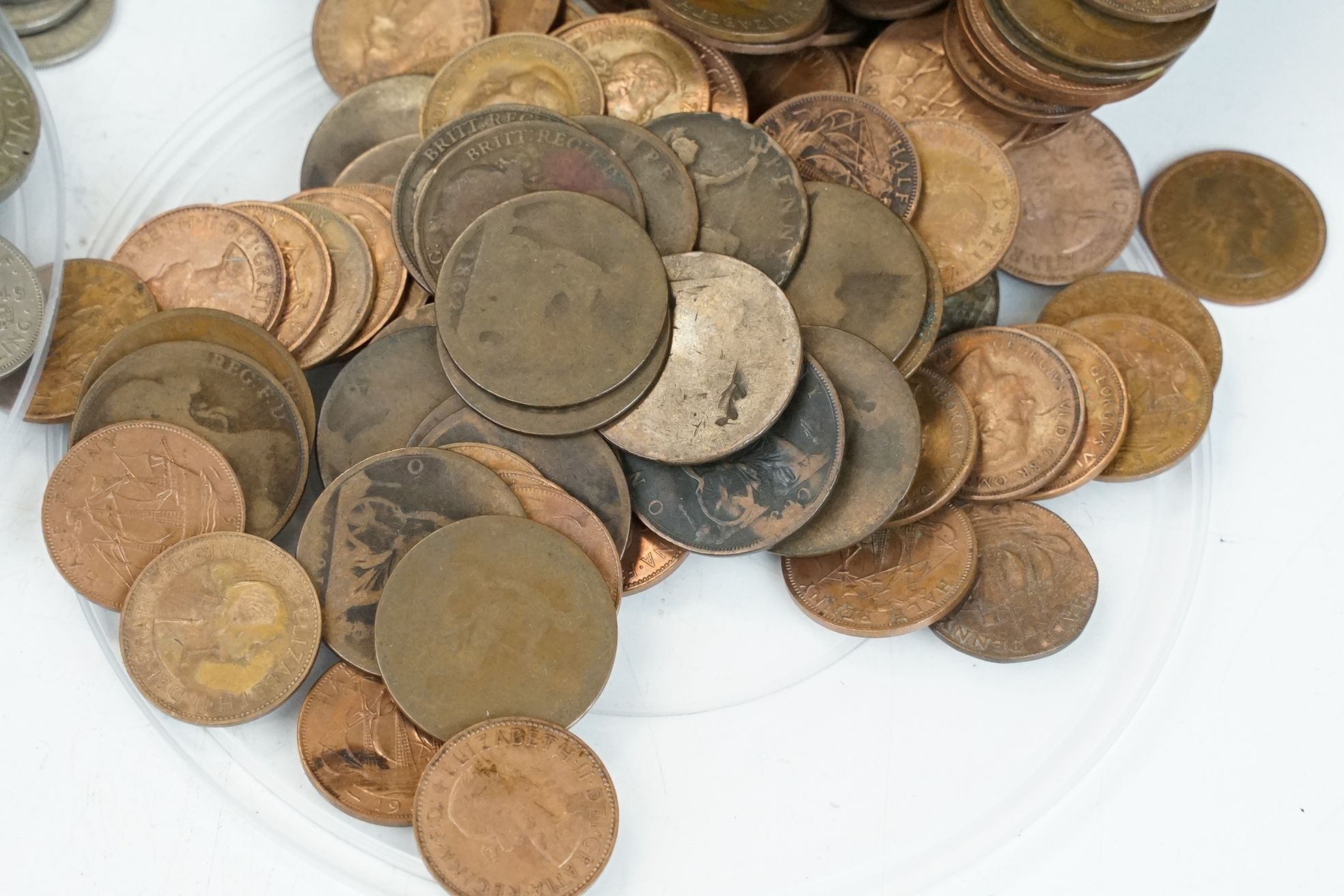 A good collection of mainly British pre decimal coins within a collectors album together with - Bild 2 aus 18