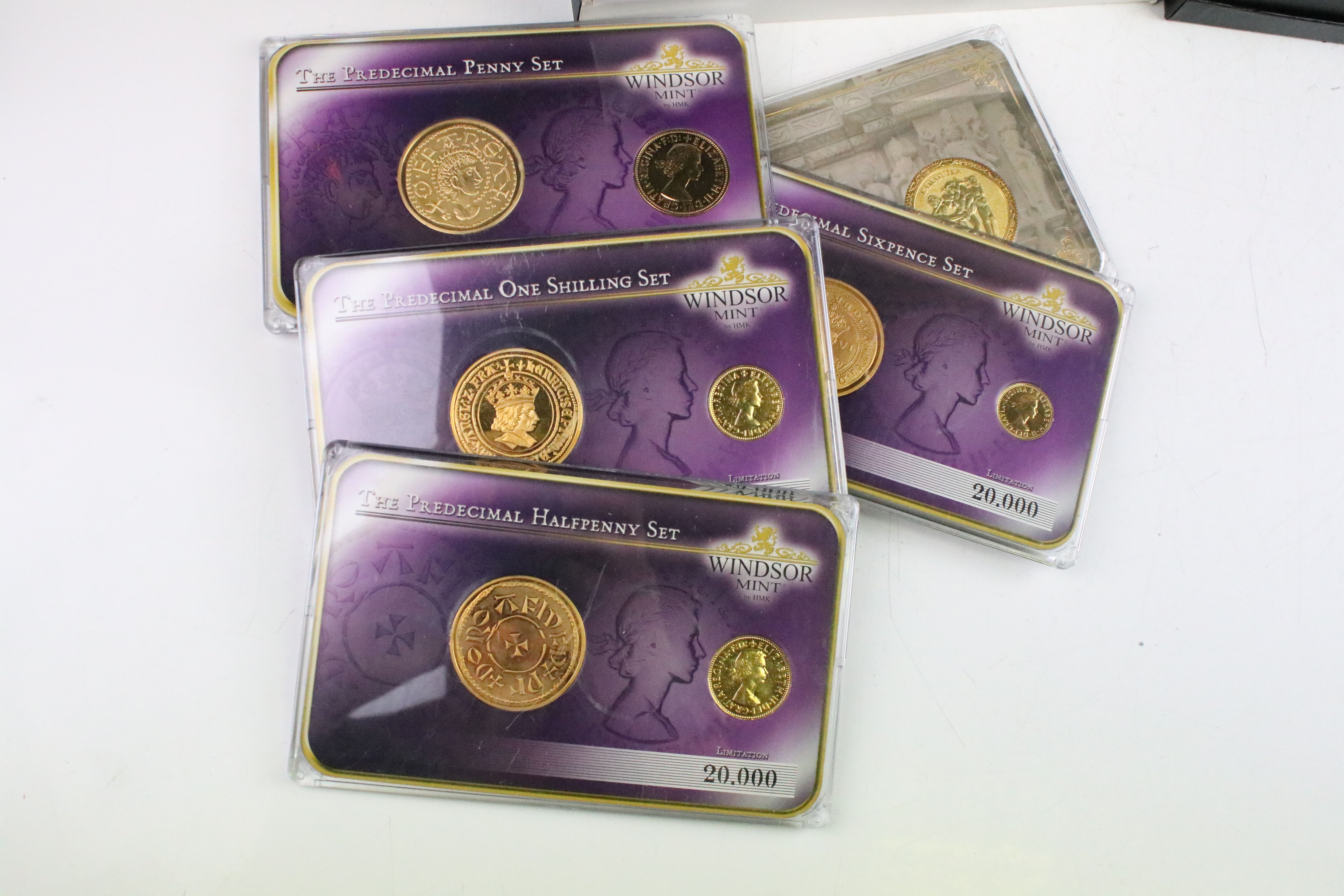 A collection of mixed coins to include uncirculated coin sets, proof like collectors coins and - Image 10 of 14