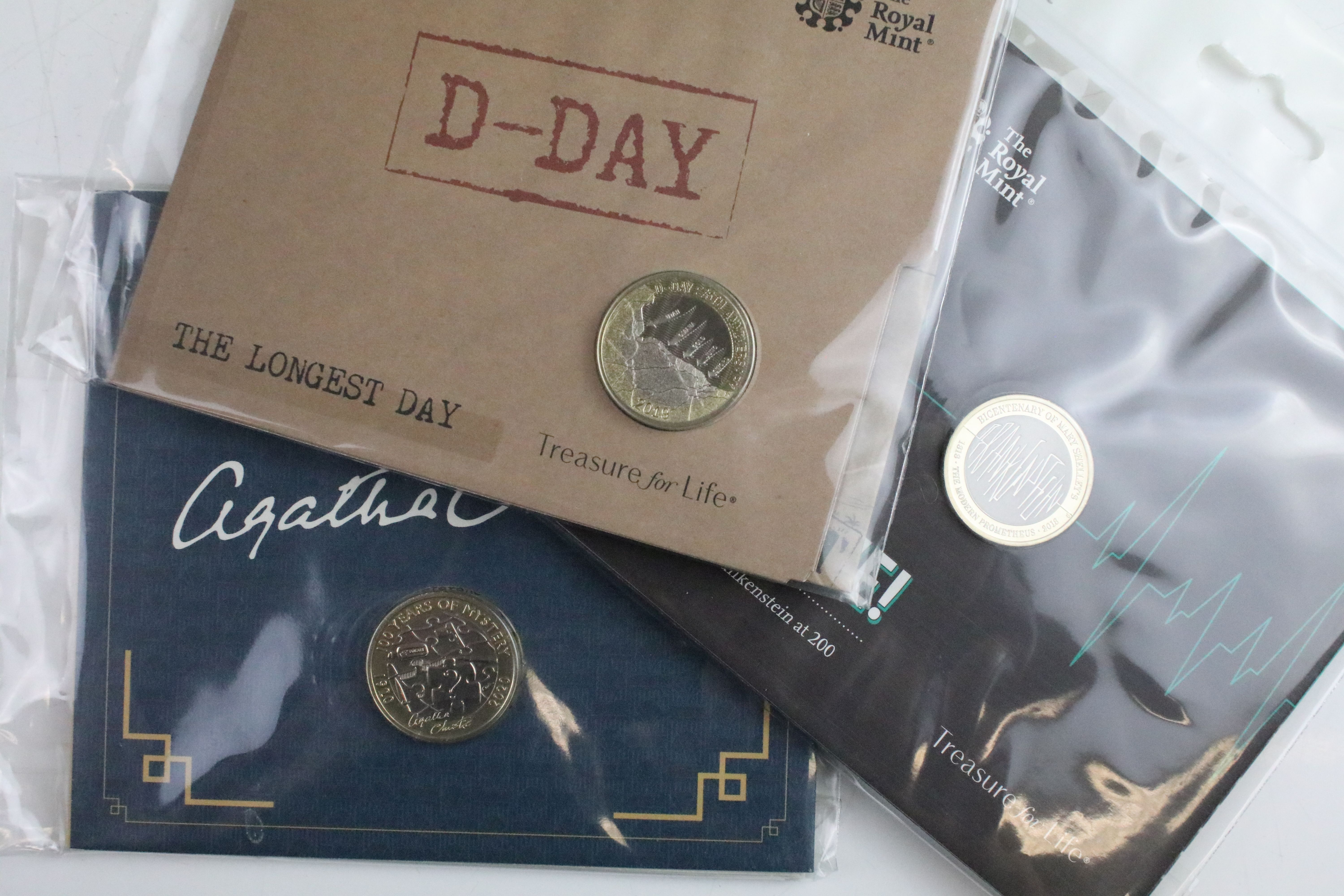 A collection of Fifteen Royal Mint uncirculated collectors £2 coin packs to include Agatha Christie, - Image 3 of 6