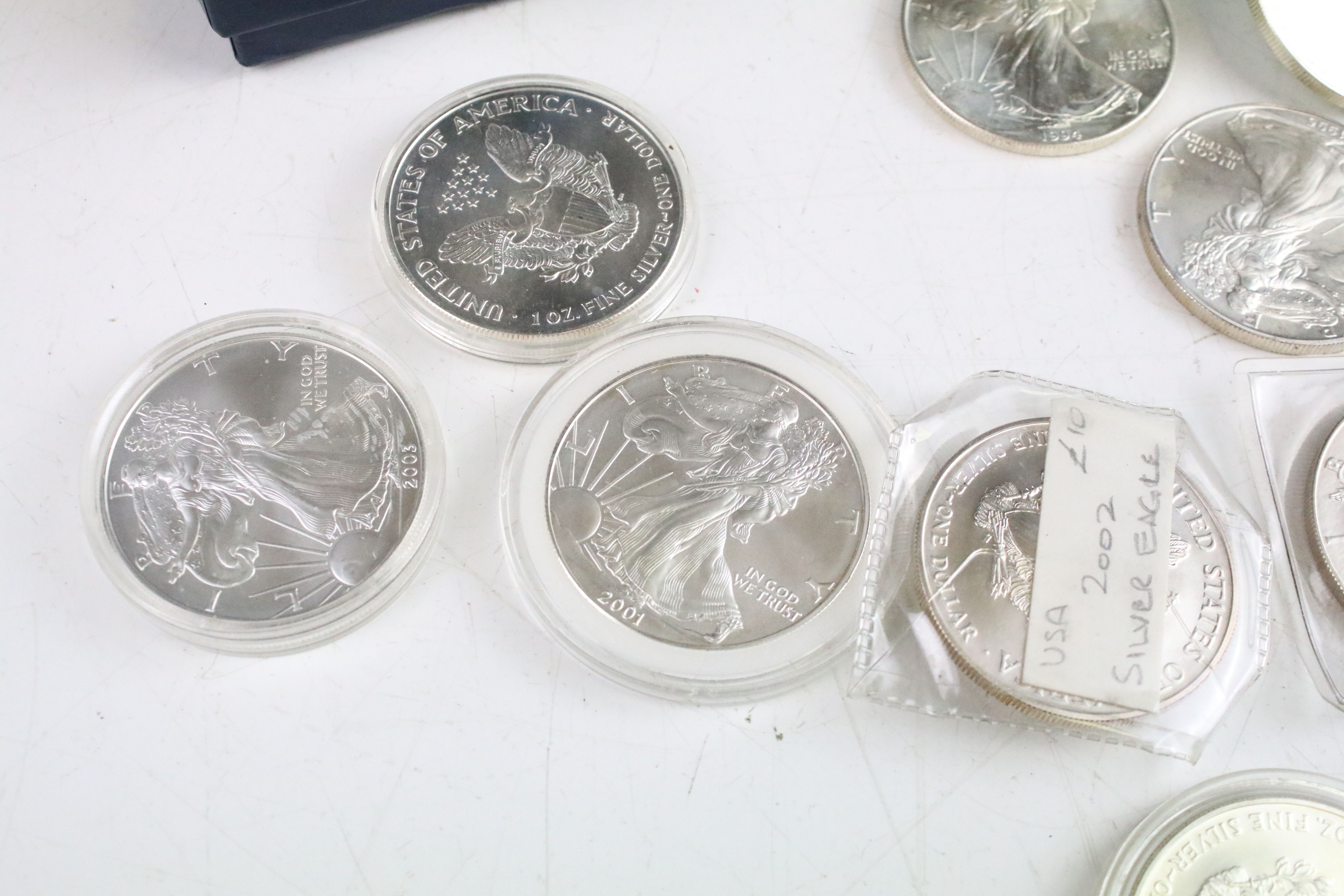 A collection of eighteen United States of America fine silver dollar coins to include proof - Image 4 of 7