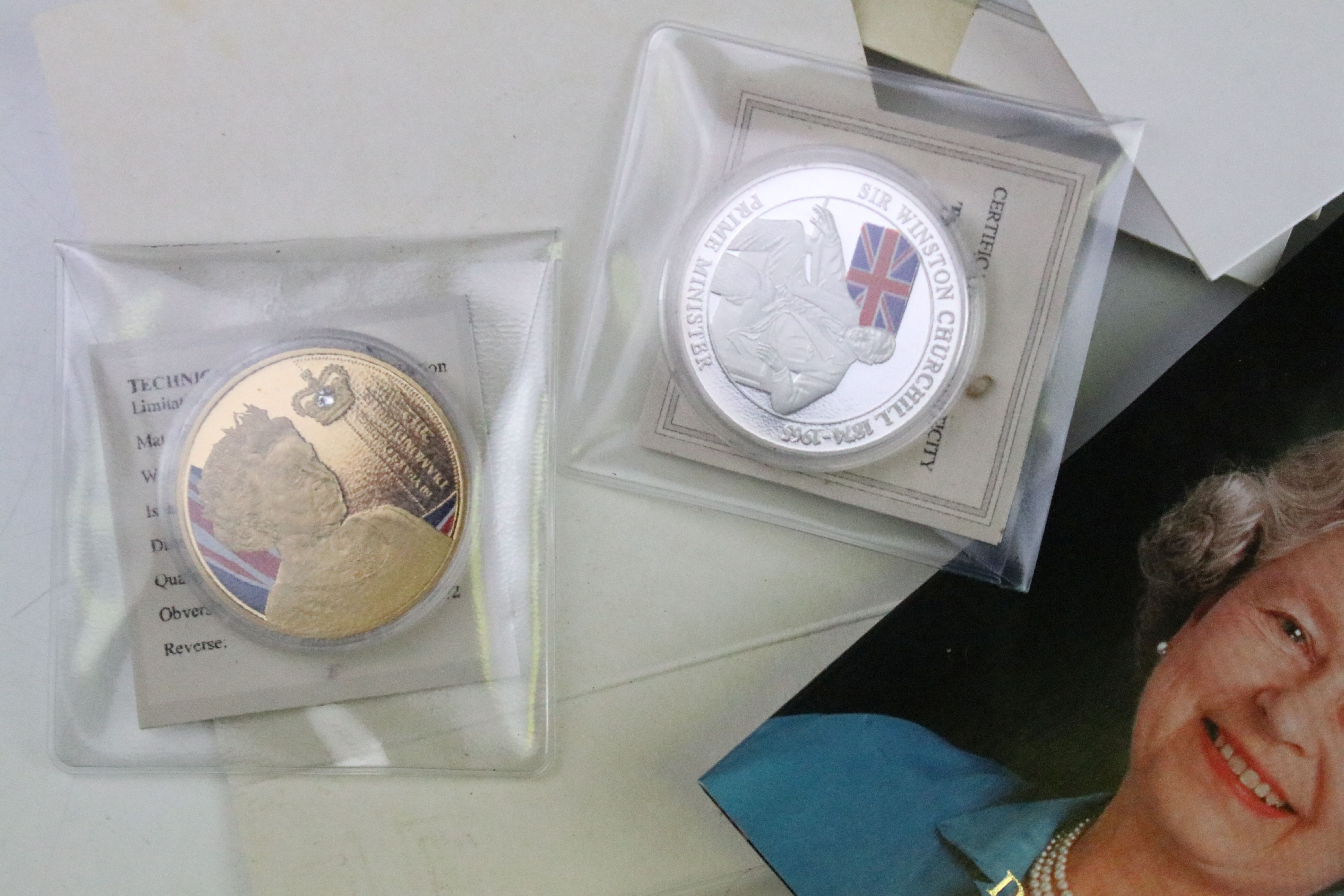 A group of mixed collectors coins to include Royal Mint uncirculated coin packs and proof like - Image 9 of 12