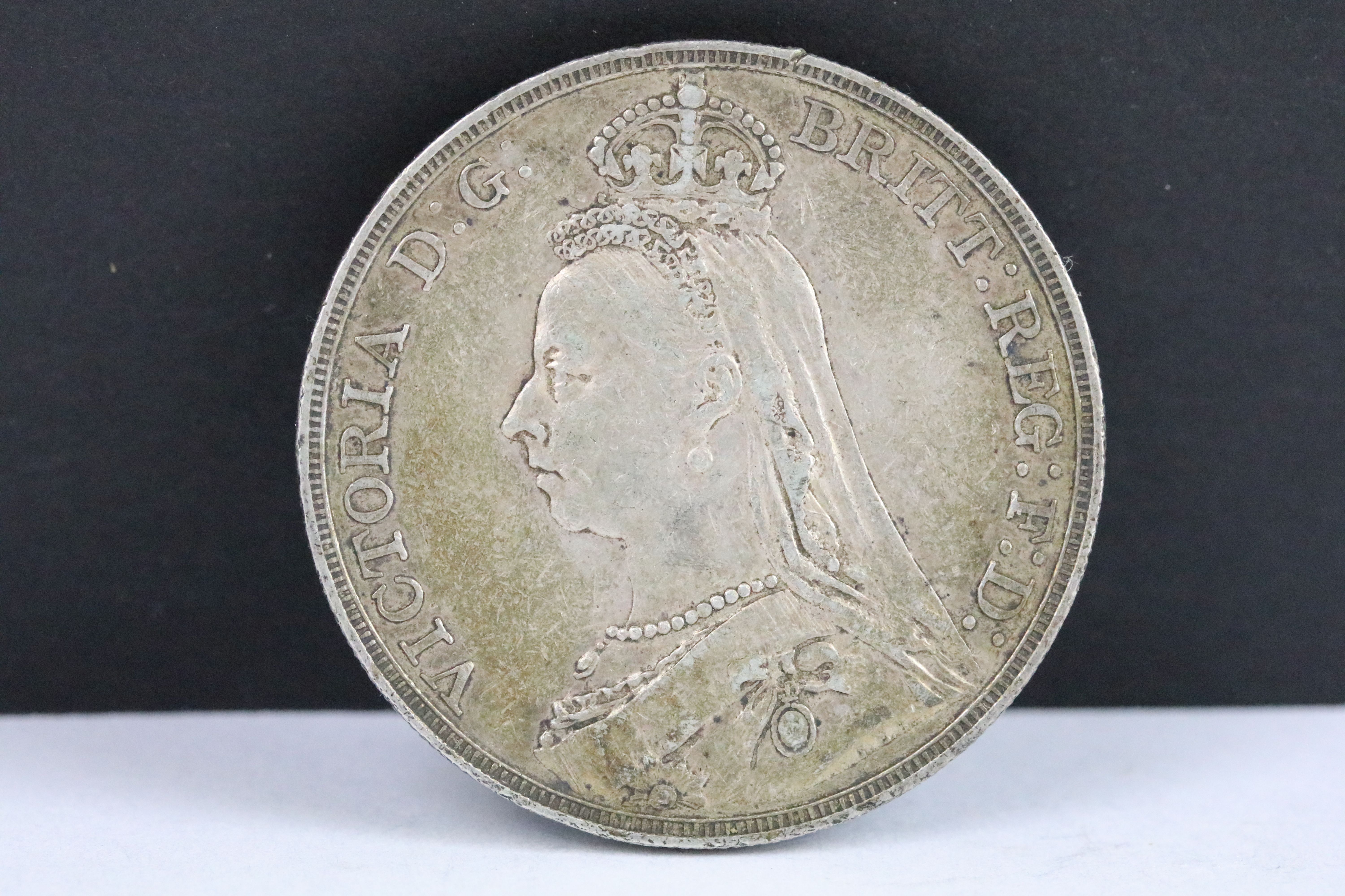 A collection of three British Queen Victoria silver Crown coins to include 1890, 1887 and 1887 - Image 9 of 9