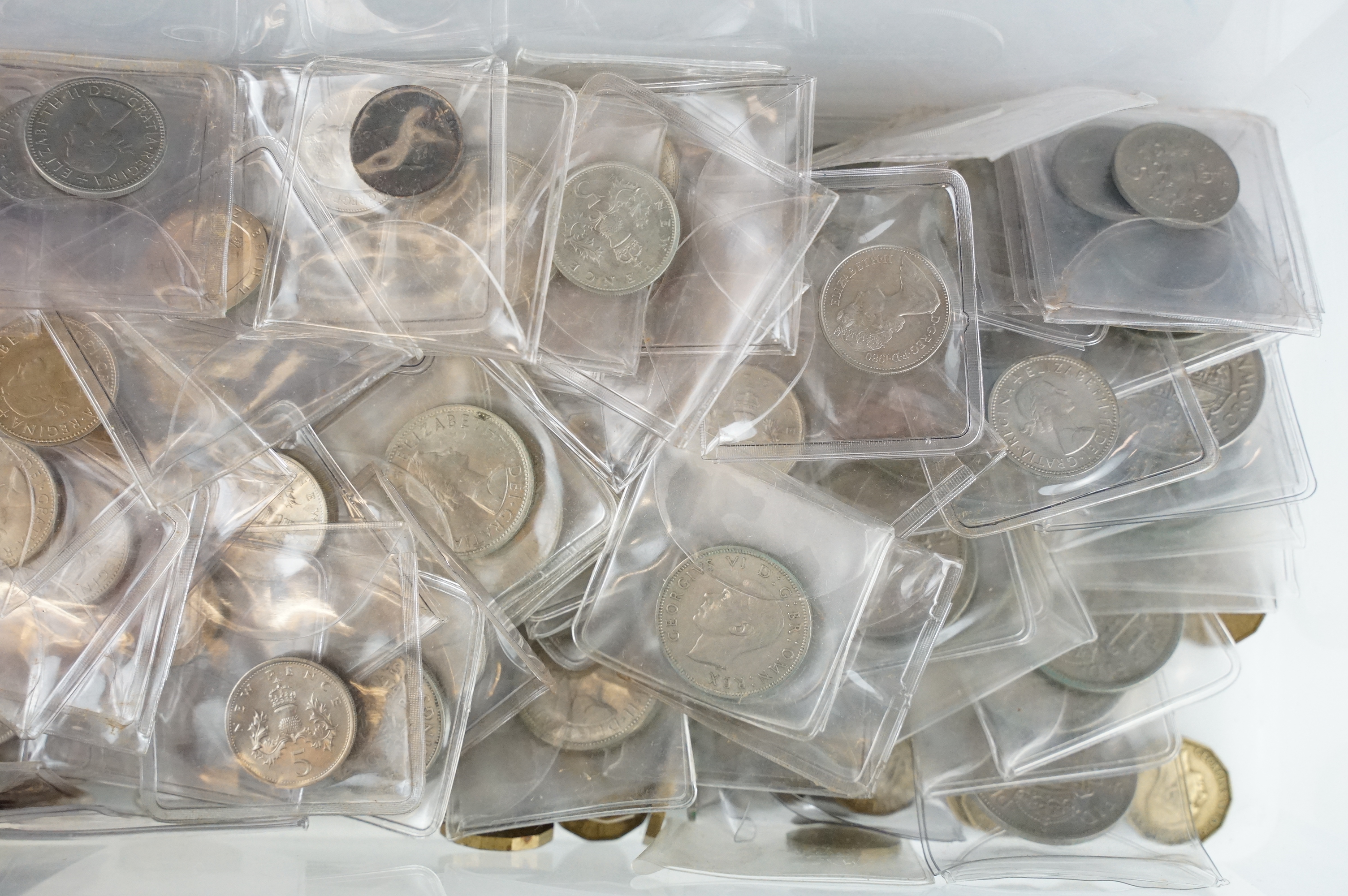 A large collection of mainly British pre decimal coins to include half crowns, florins, - Bild 8 aus 13