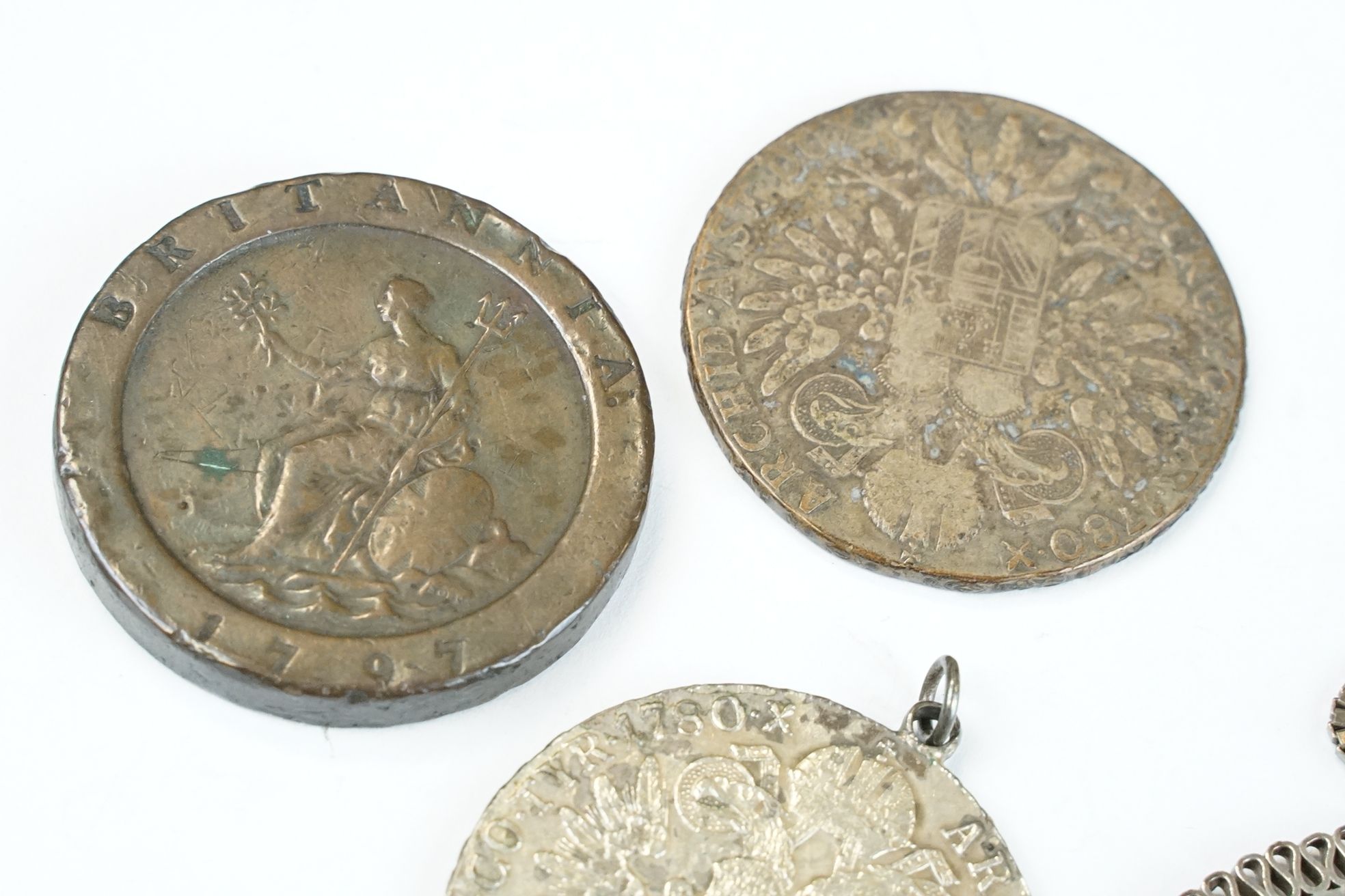 A small collection of four coins to include three 1780 silver Thalers and a British King George - Bild 3 aus 6