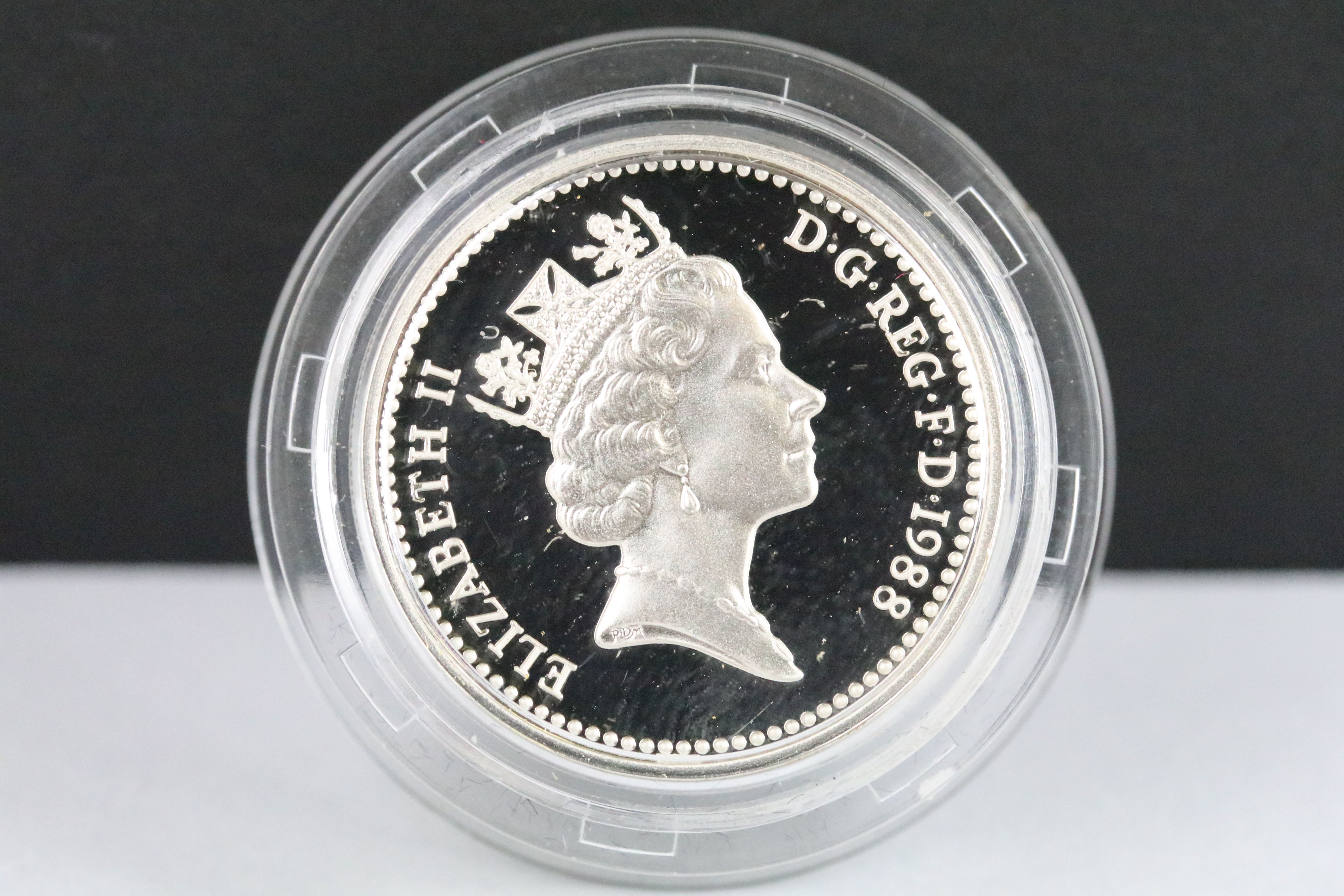 A United Kingdom Royal Mint silver proof Piedfort 1988 £1 coin together with a 2000 silver proof £ - Image 8 of 9