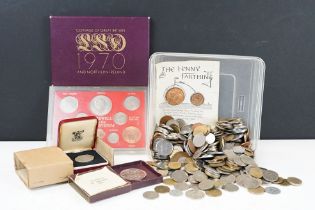 A collection of mainly world circulated coins together with some British uncirculated examples.