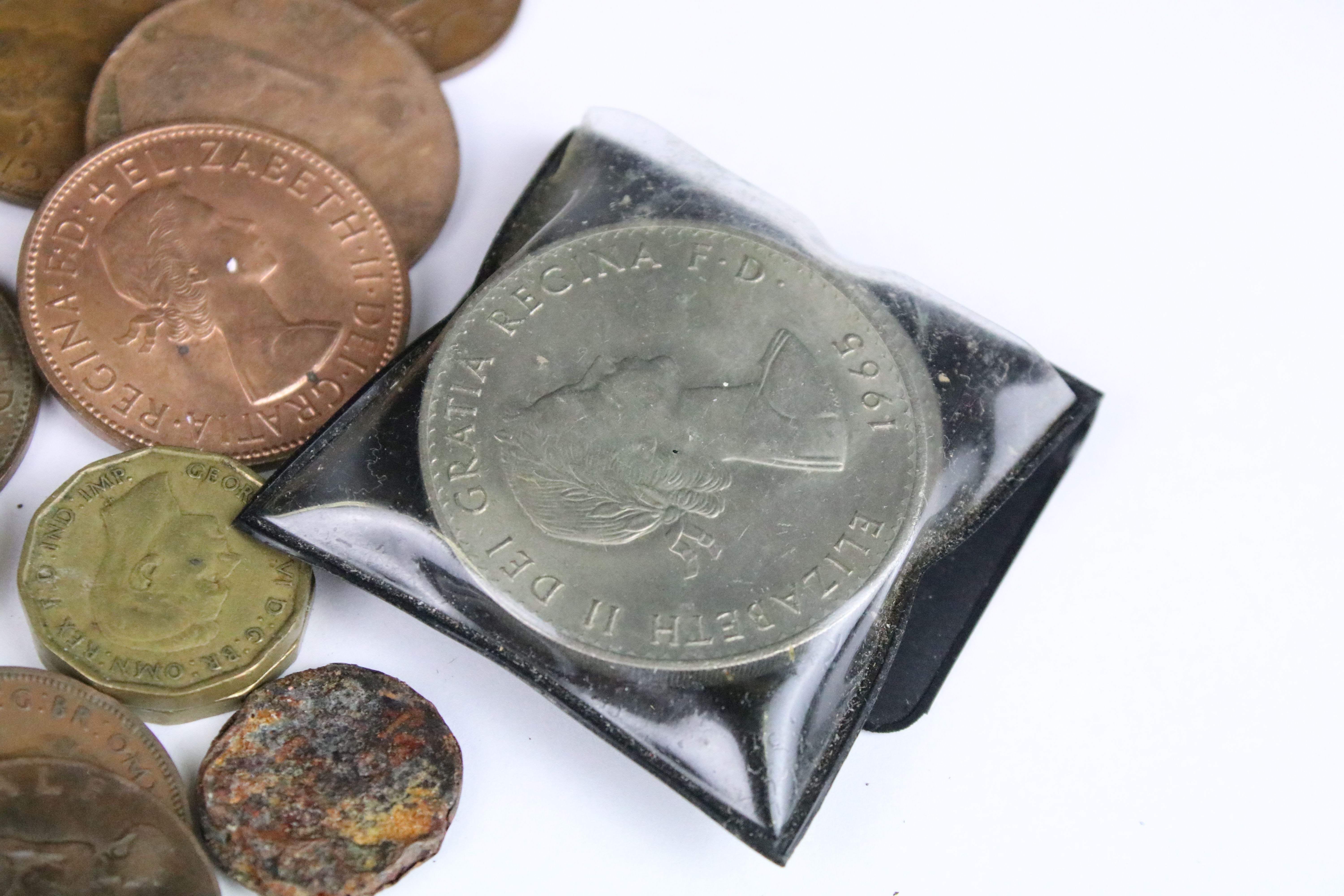 A small collection of British pre decimal coins to include silver crown and half crown examples. - Image 4 of 9