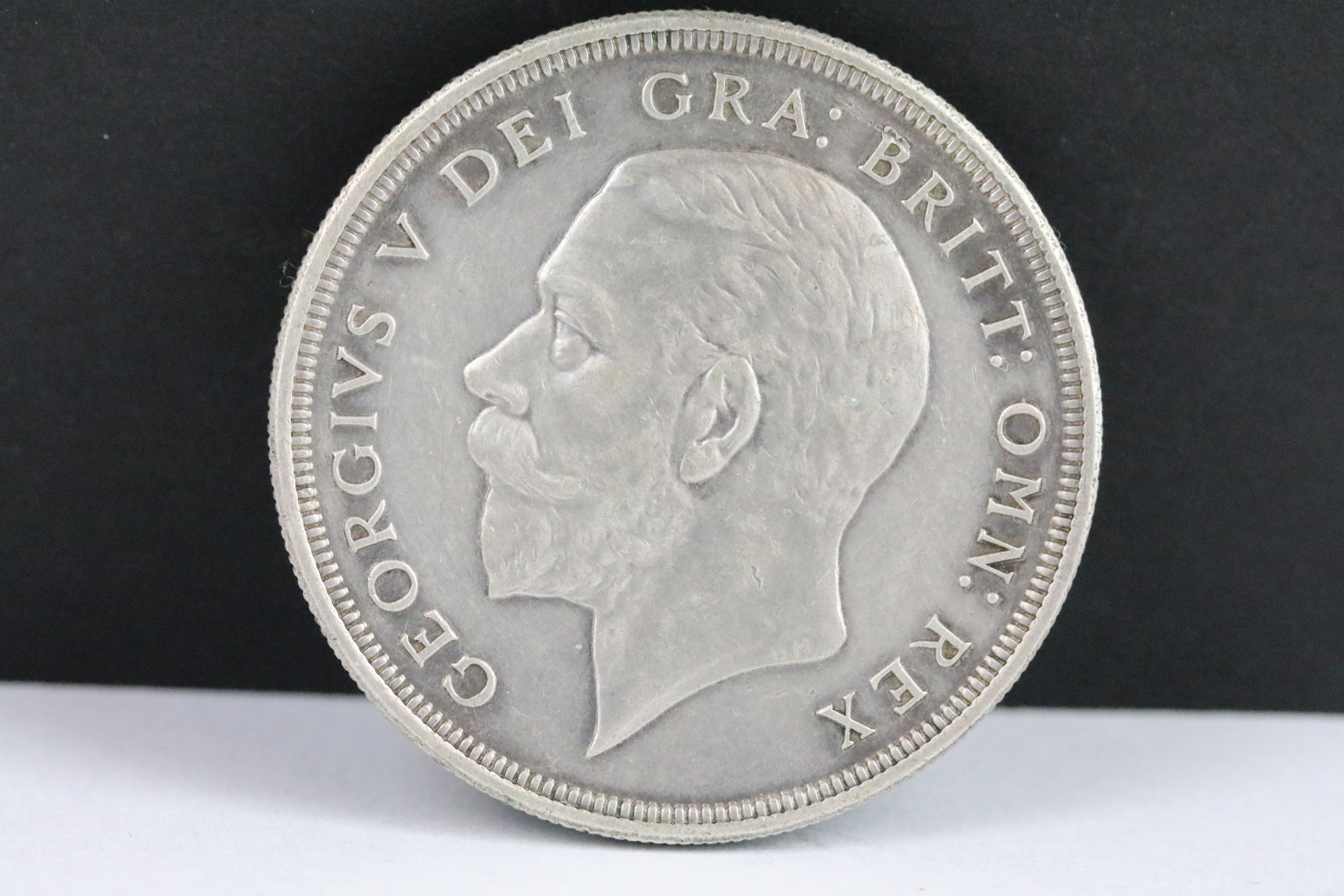 A British King George V 1928 silver Wreath Crown coin. - Bild 2 aus 10