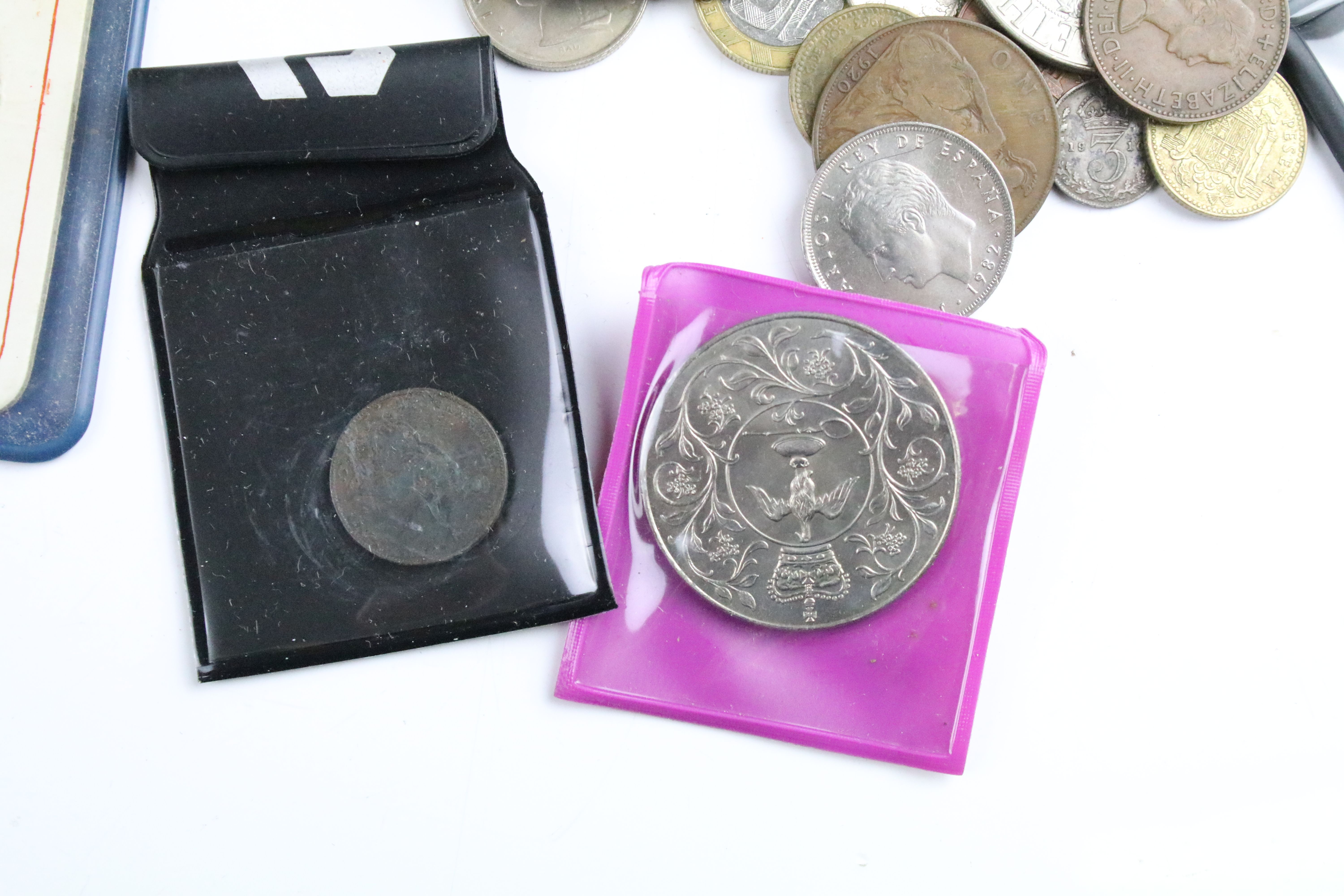 A collection of British commemorative crown coins together with a collection of British pre - Image 4 of 11