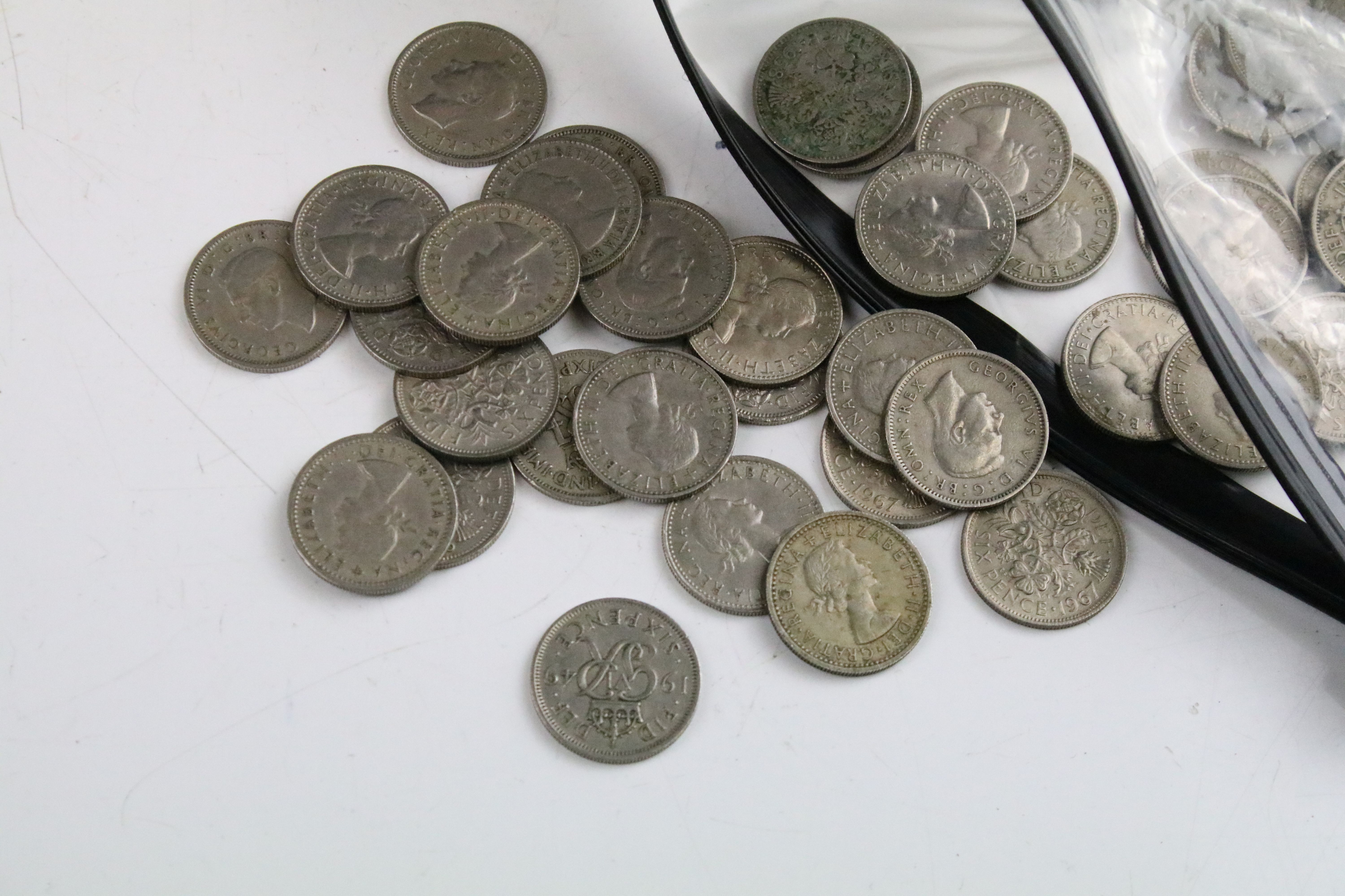 A collection of mainly British pre decimal coins to include half crowns, florins, shillings, - Bild 3 aus 8