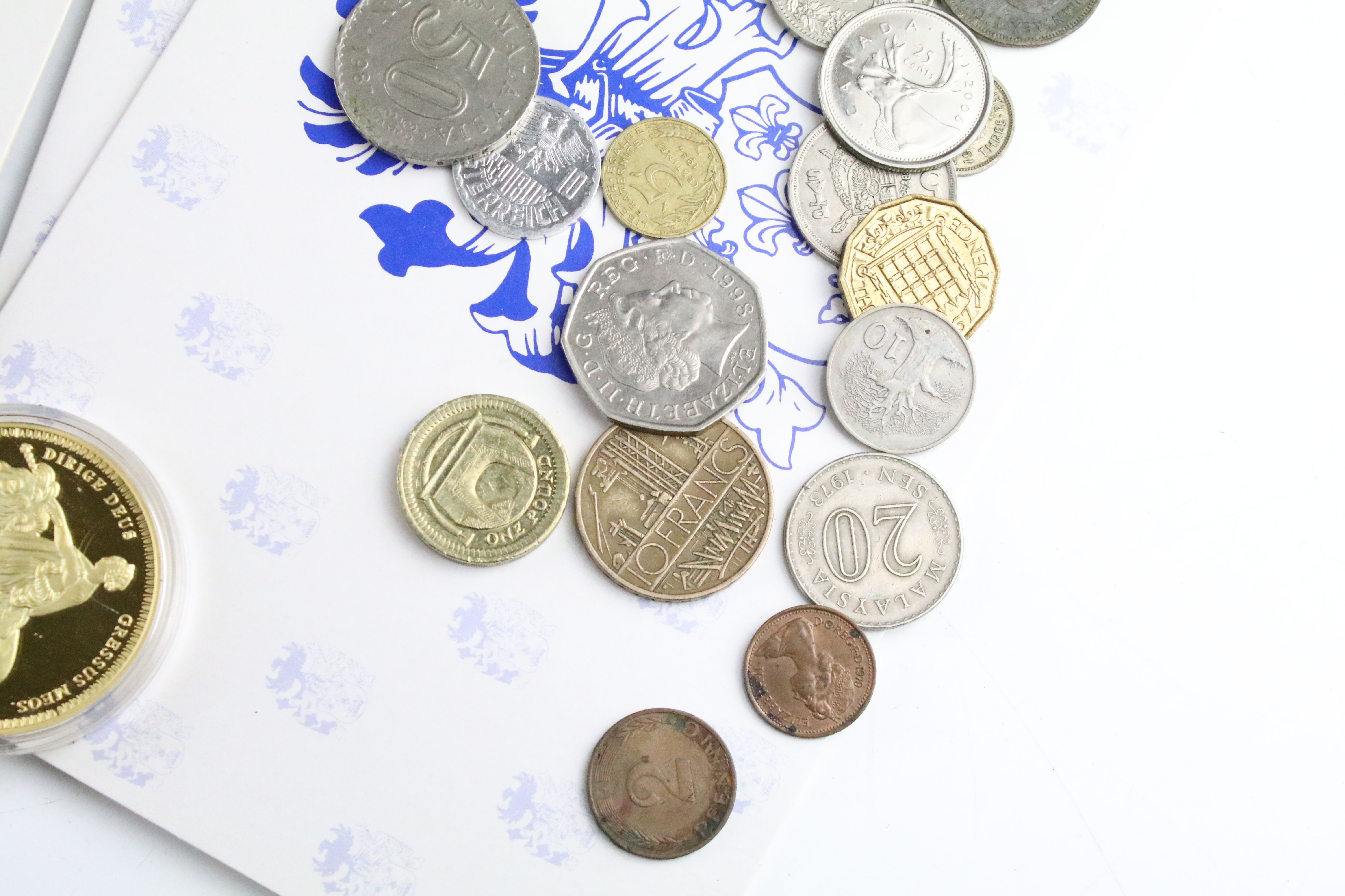 A group of mixed collectors coins to include Royal Mint uncirculated coin packs and proof like - Image 3 of 12