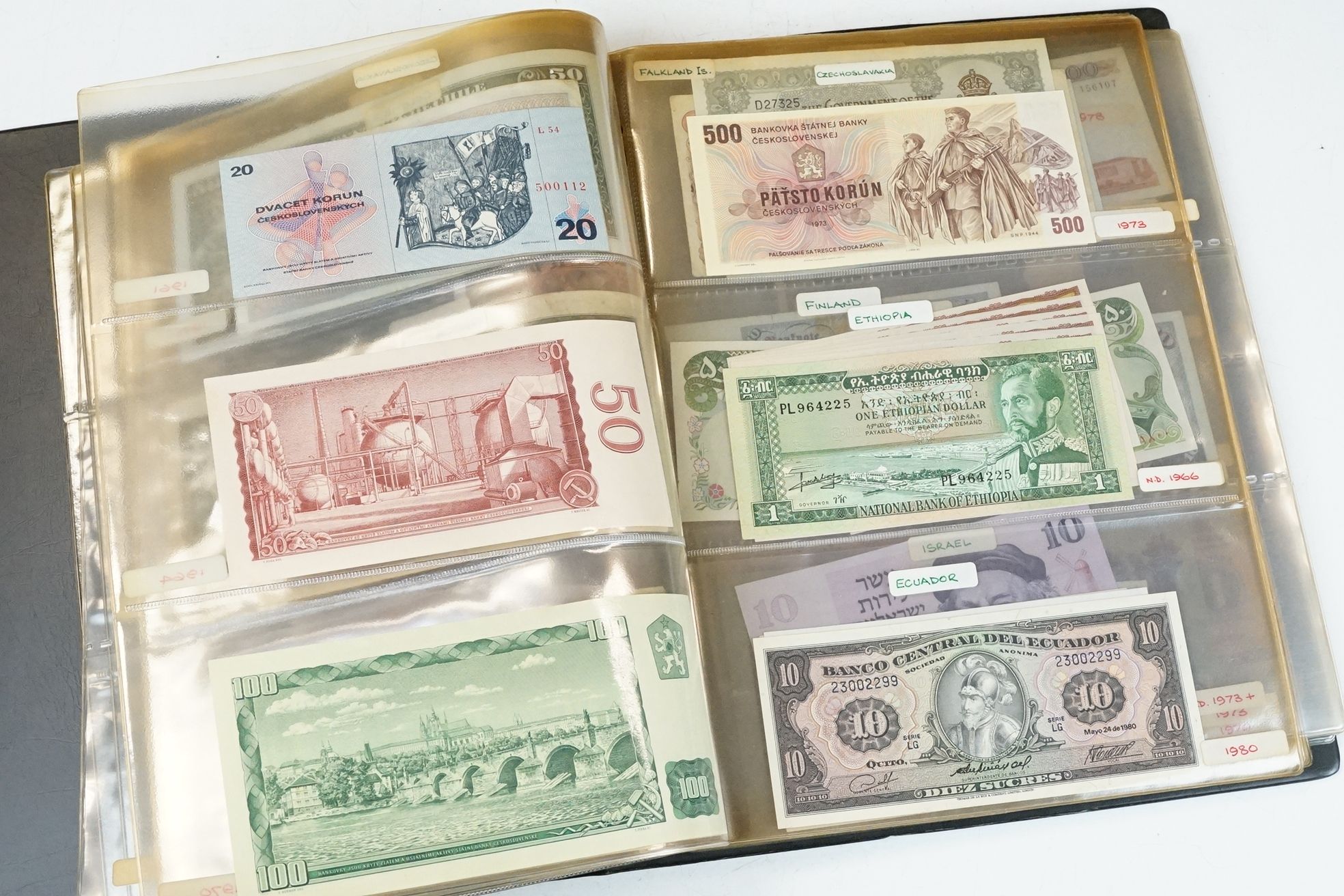 A large collection of British, Commonwealth and World banknotes contained within a collectors folder - Image 8 of 16