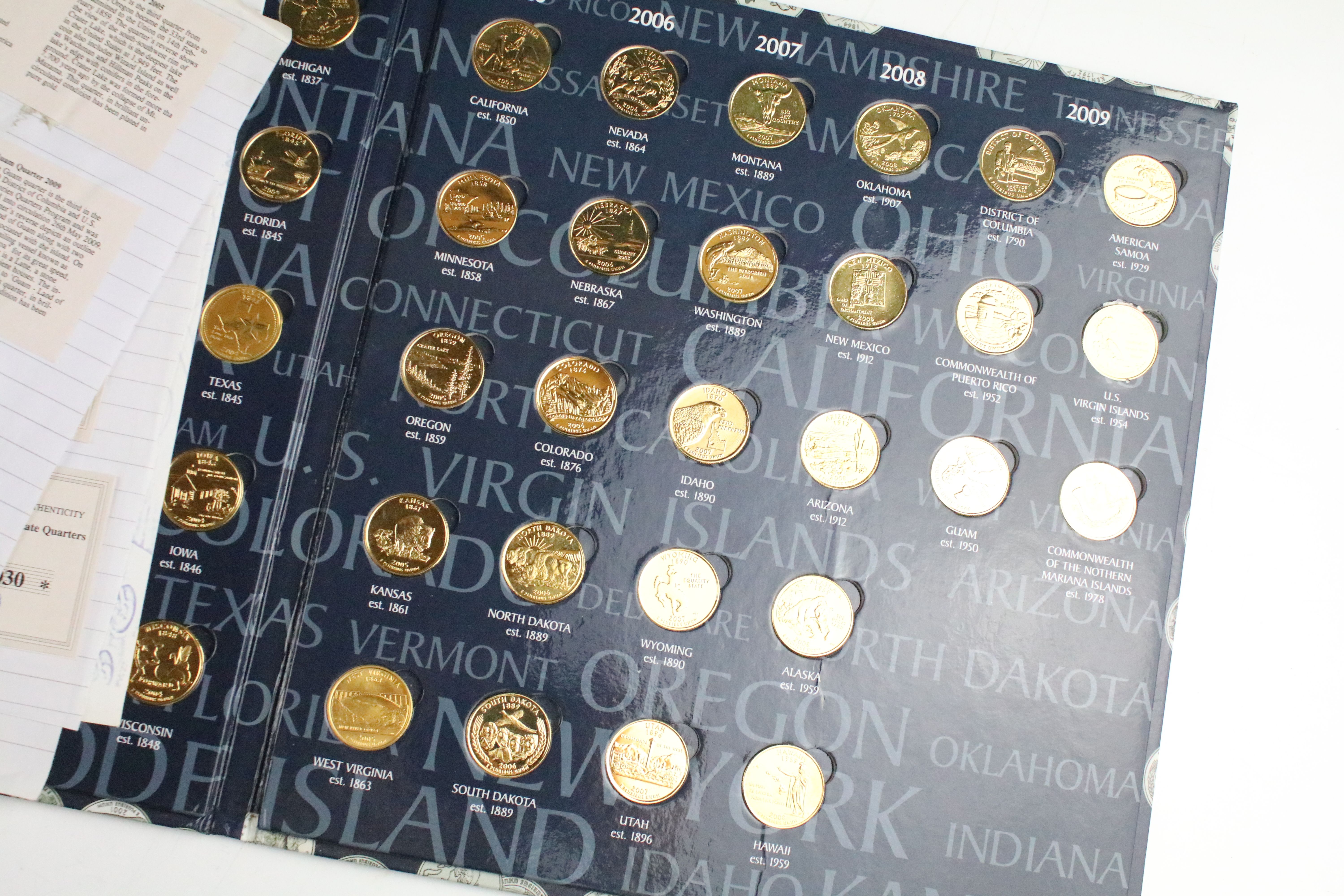 A collection of United States of America coins to include a selection of half dollar coins and a - Image 8 of 8