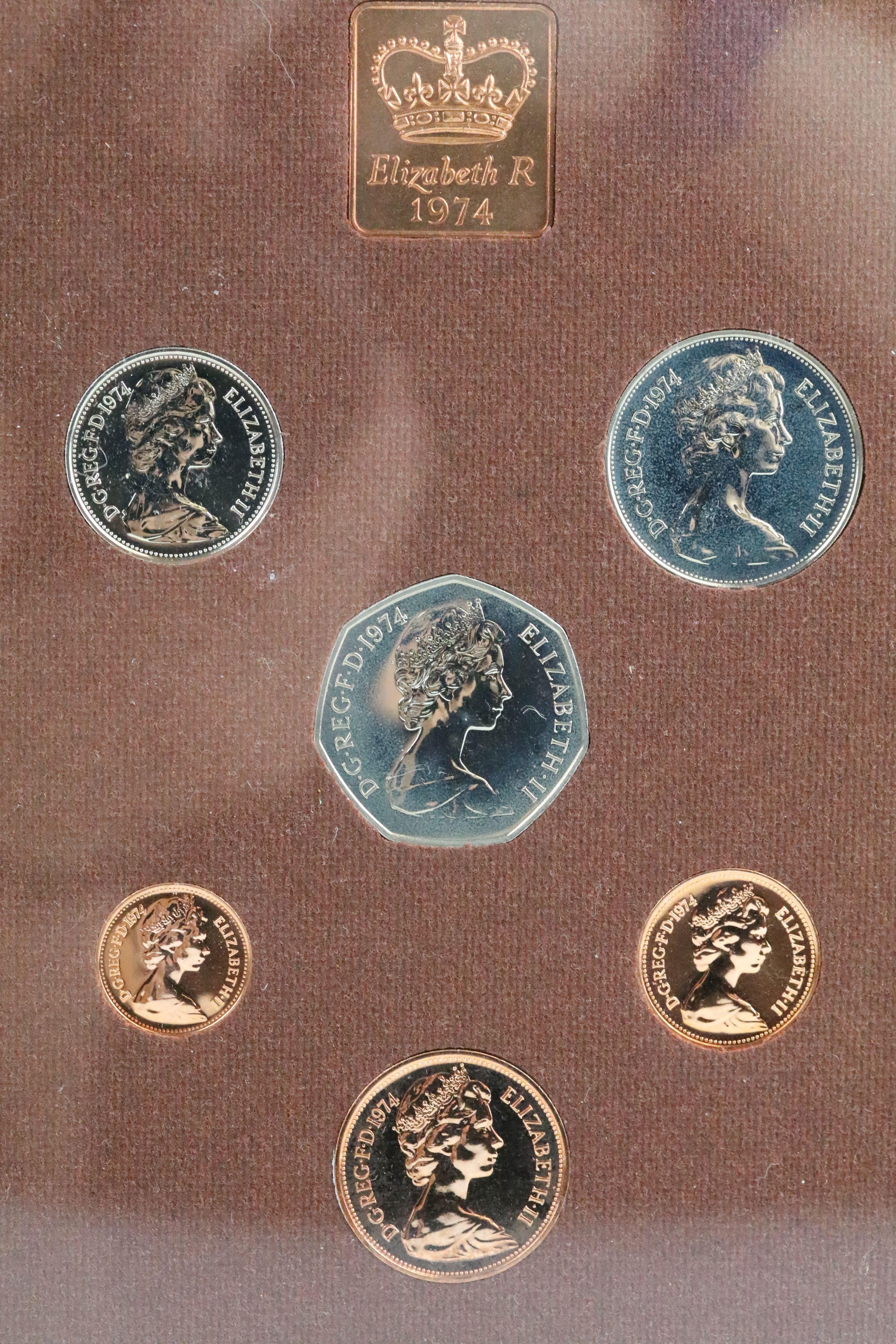 A collection of Twelve Royal Mint brilliant uncirculated coin year sets to include 1977, 1979, 1982, - Bild 3 aus 13