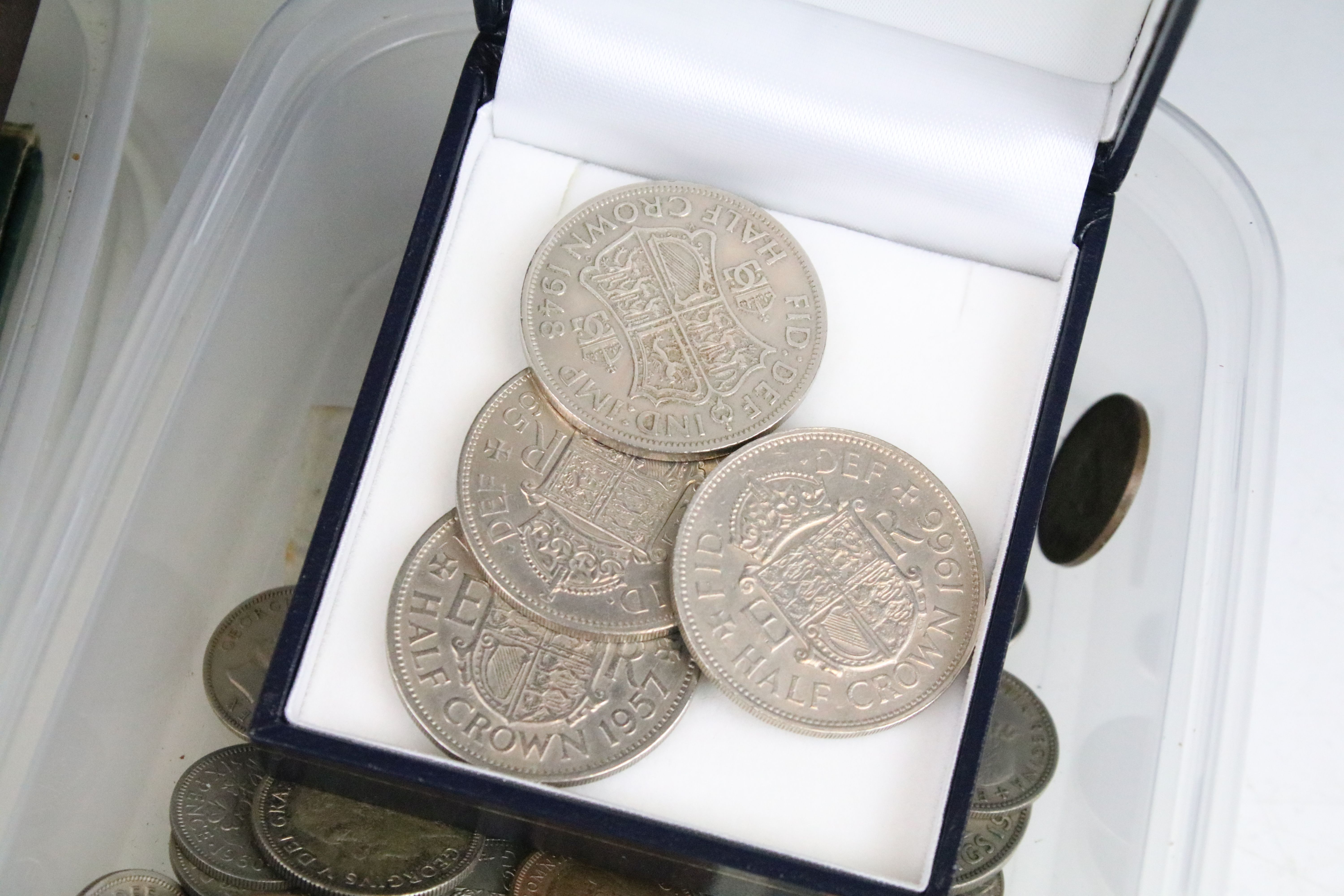 A collection of British pre decimal and decimal coins to include pre 1920 silver and commemorative - Image 7 of 8