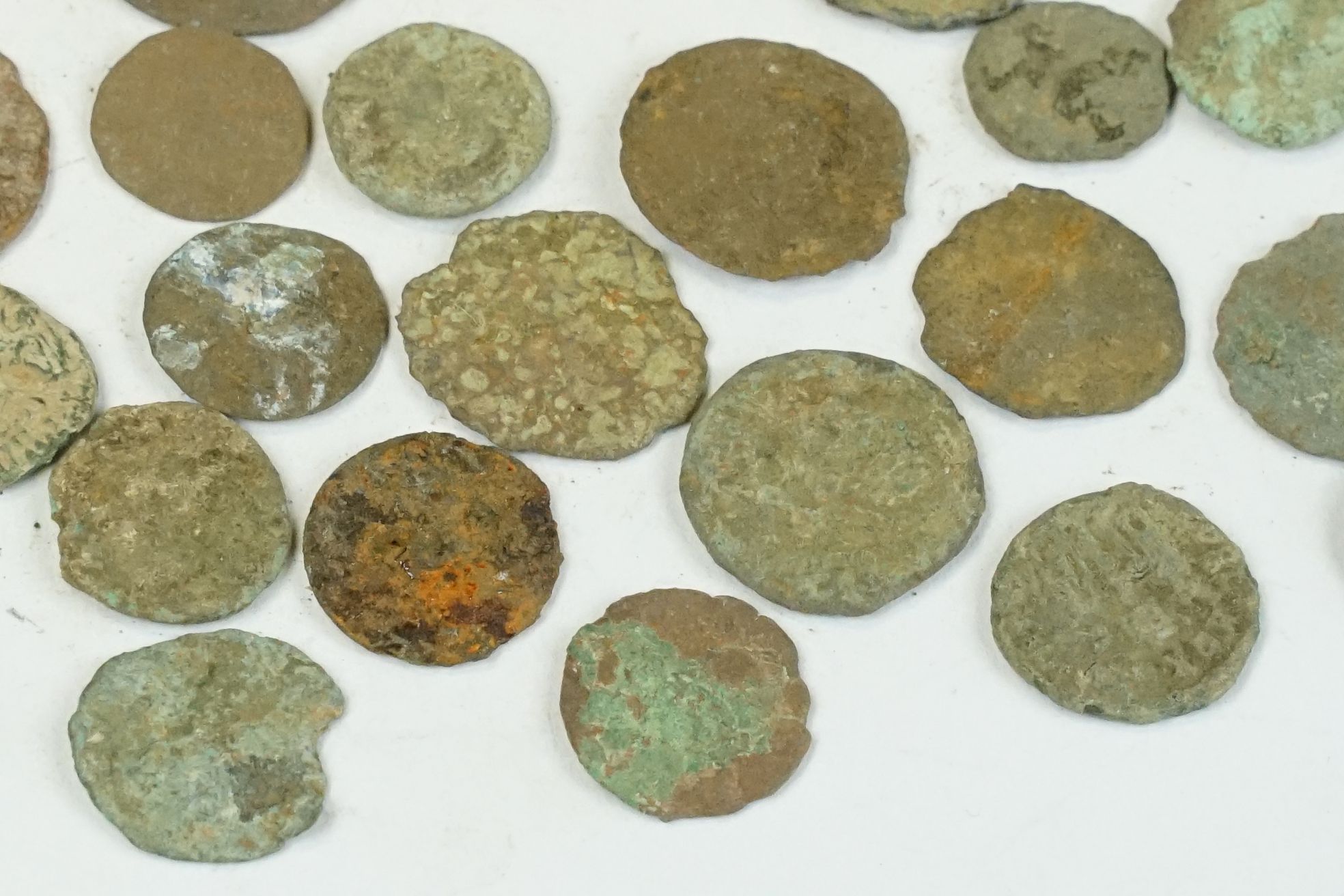 A small collection of early Roman coins - Bild 4 aus 8