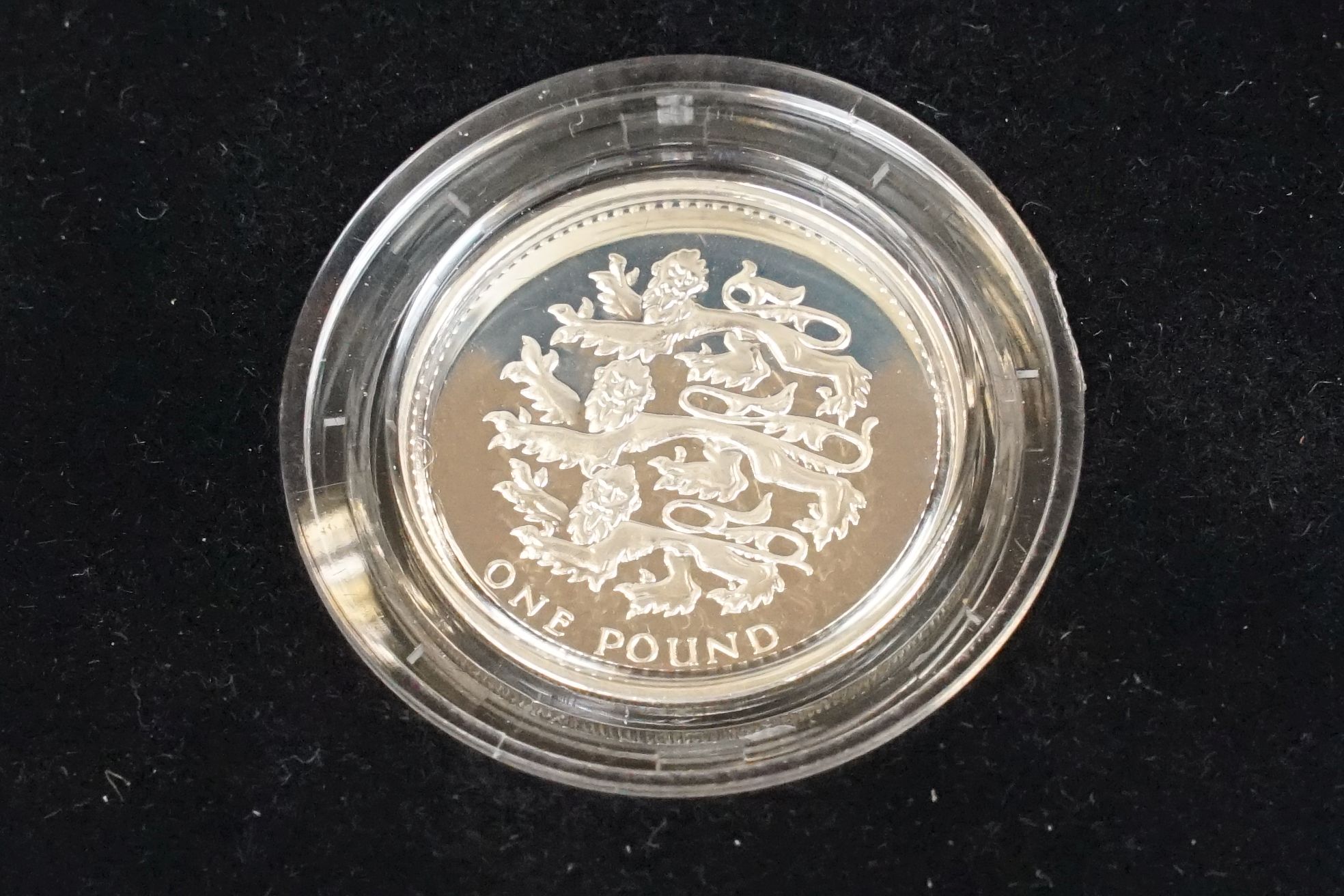 A collection of four Royal Mint silver proof £1 coins to include 2002, 2003, 1989 and 1984 examples, - Bild 3 aus 13