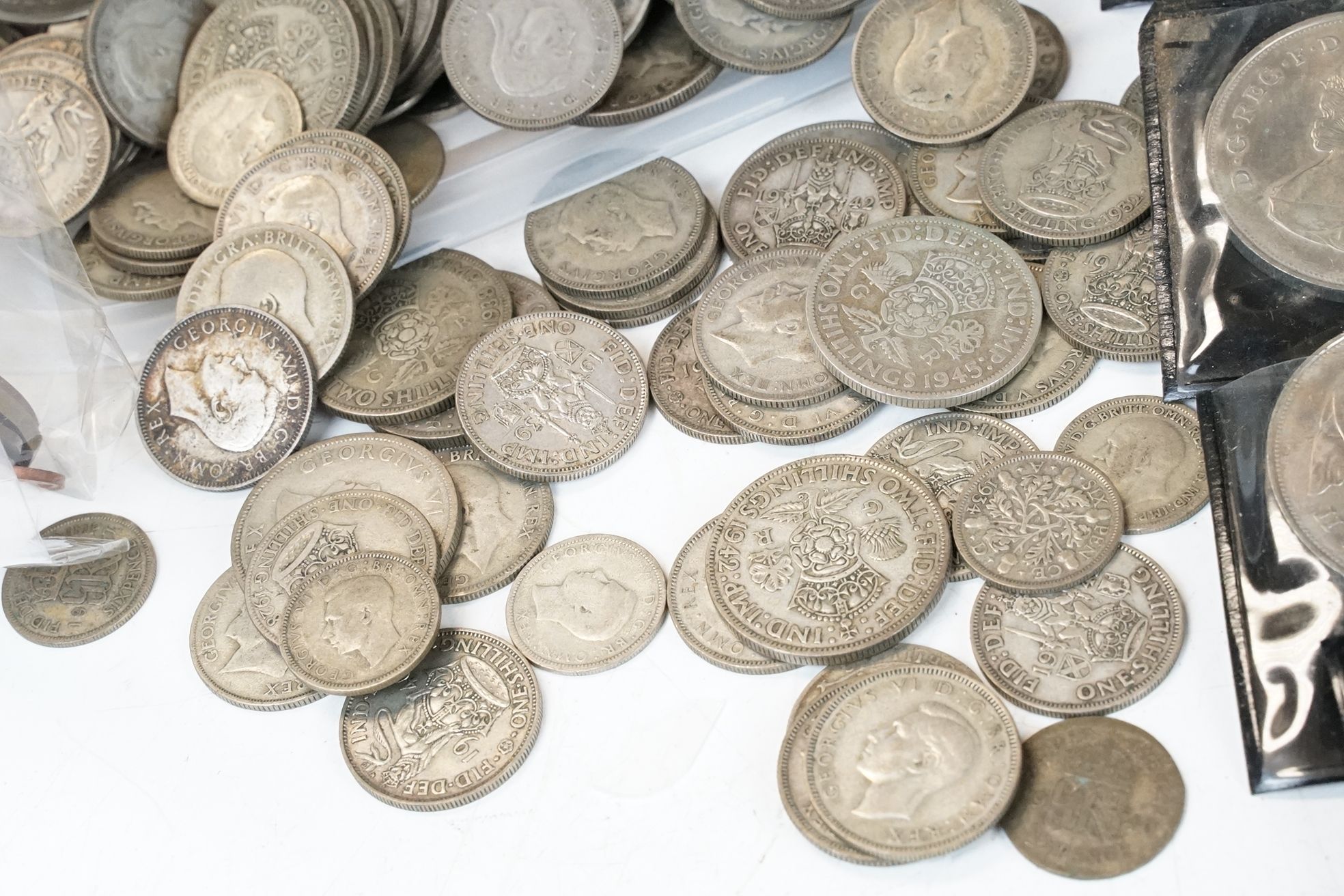 A collection of British decimal and pre decimal coins to include a good quantity of pre 1947 - Bild 2 aus 7