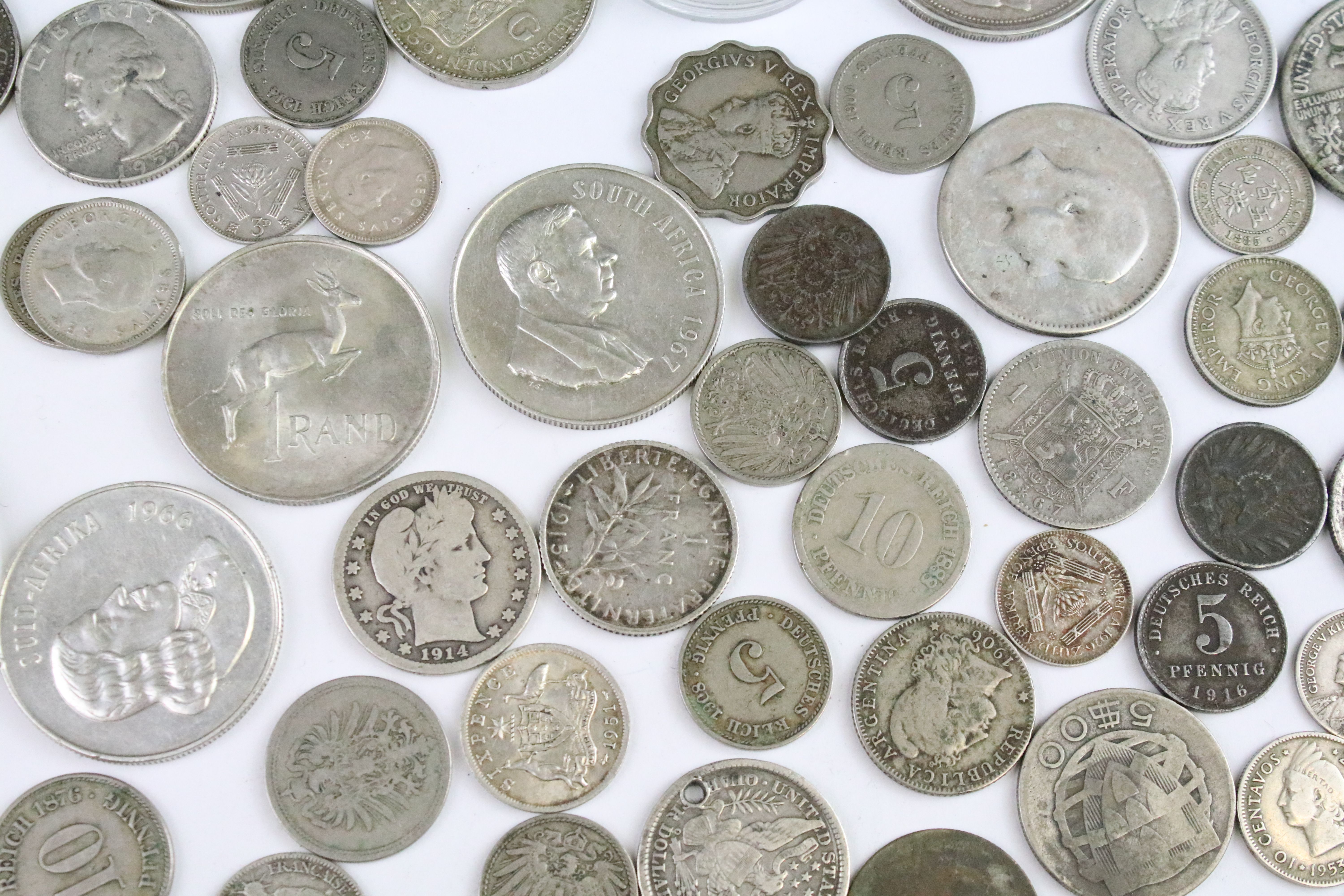 A collection of circulated world silver coins to include United States, German and India examples. - Bild 6 aus 9