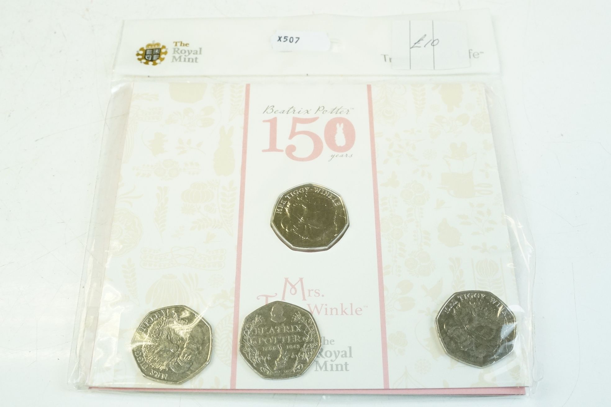 A collection of British coins to include some pre decimal silver and collectable decimal 50p and £ - Image 9 of 12