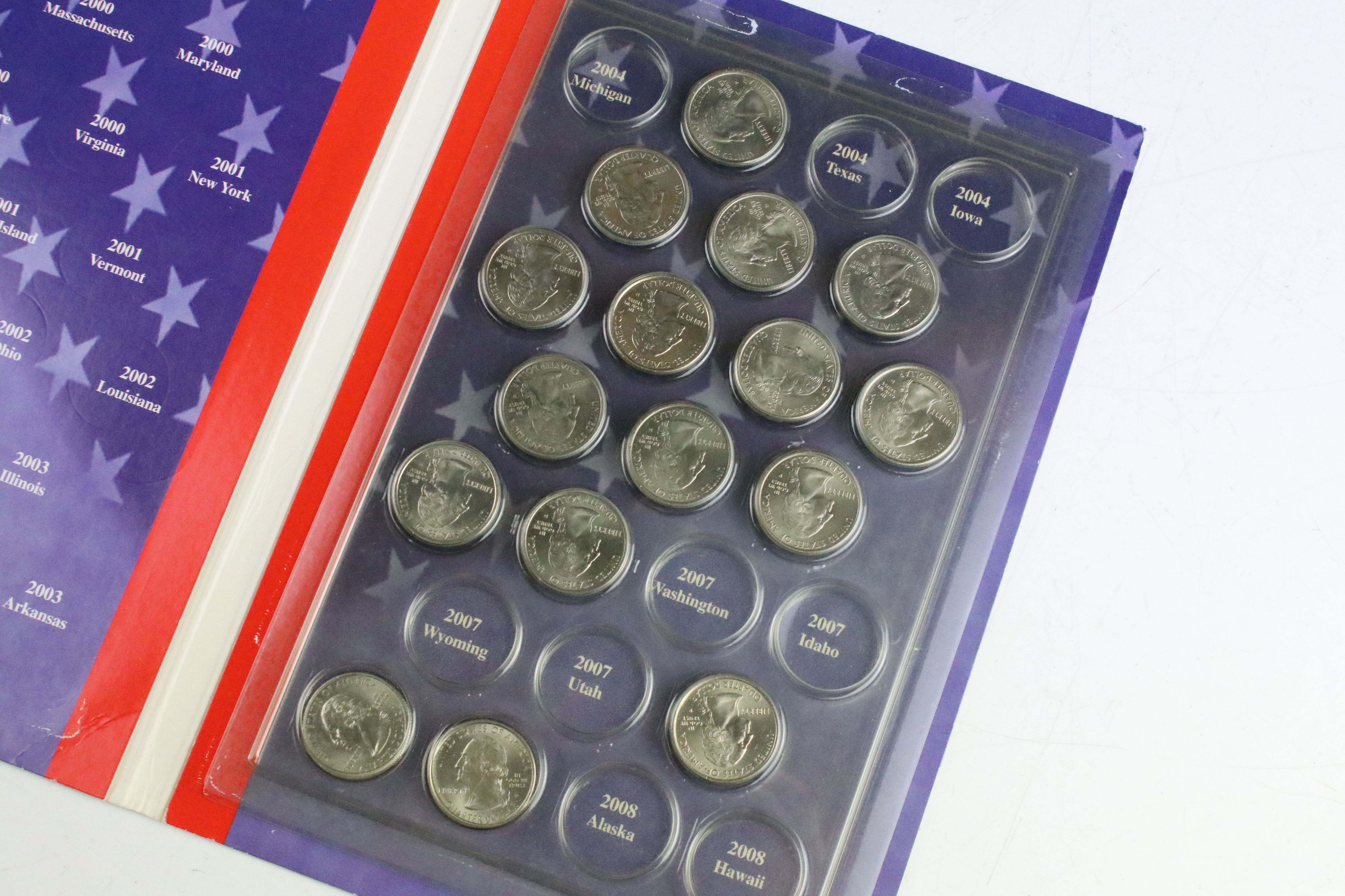 A small collection of United States of America coins to include uncirculated examples together - Bild 5 aus 16