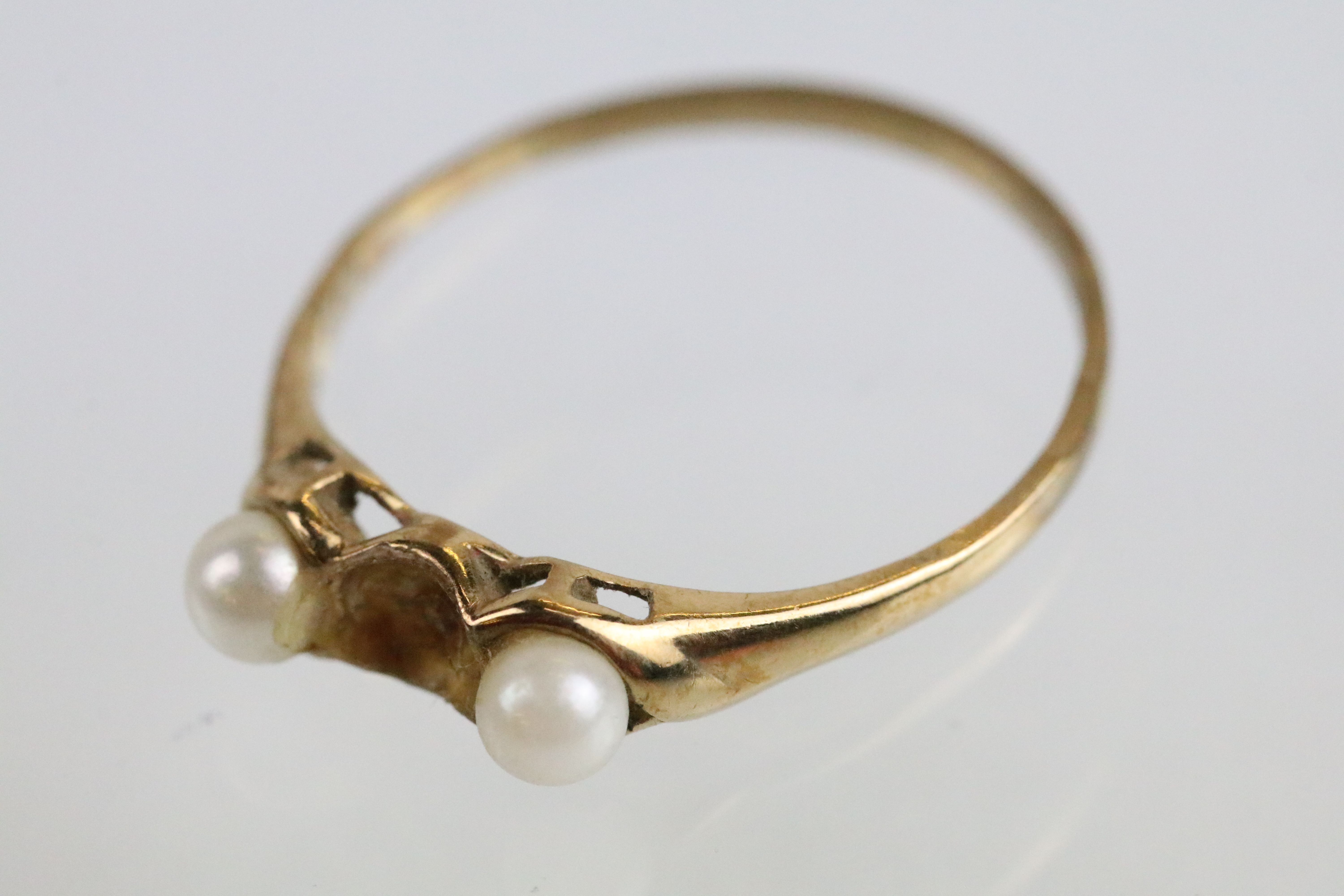 Victorian 14ct gold cameo ring (af, marked 14ct to band, size L) together with a 9ct gold and - Bild 2 aus 5