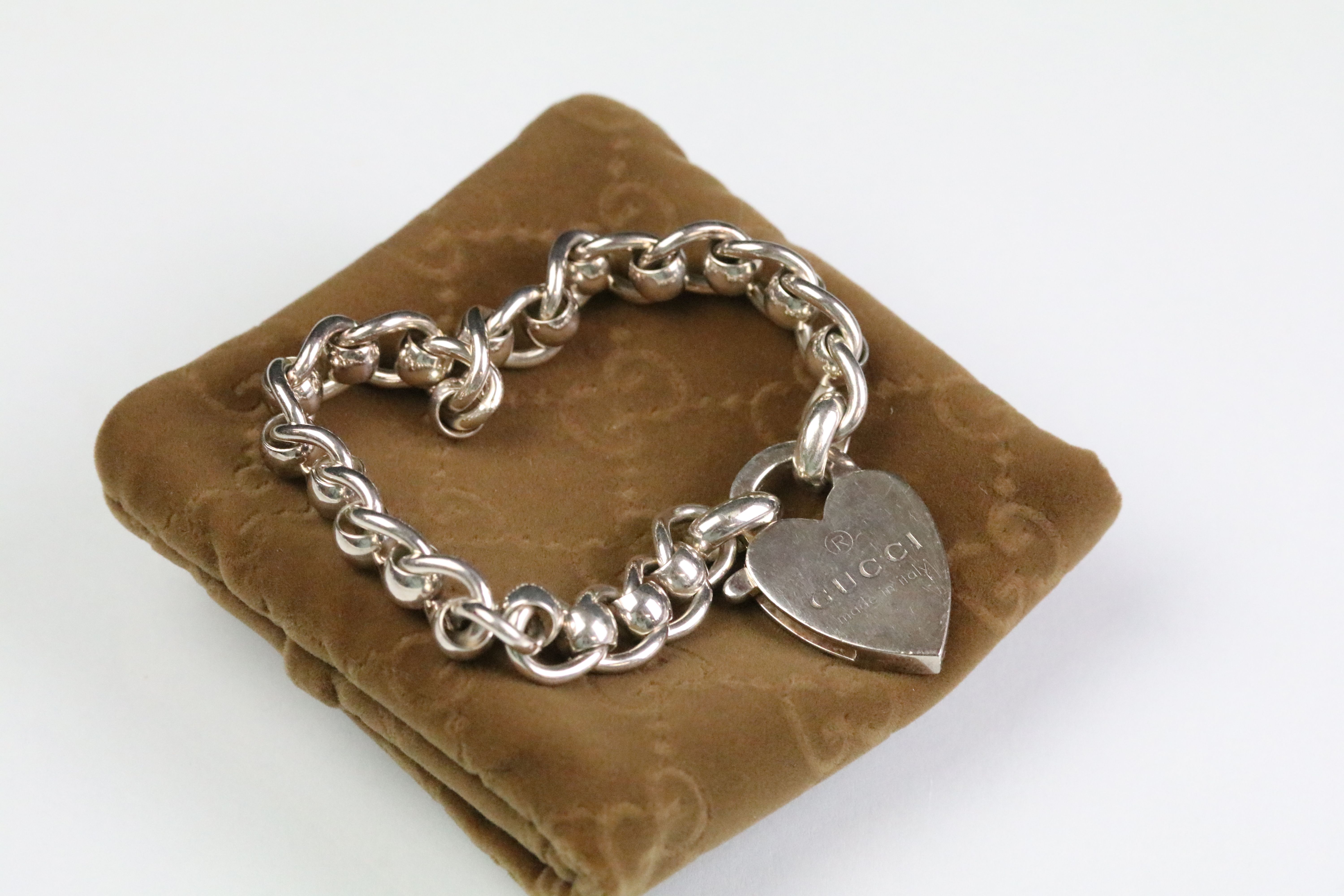 Gucci silver chunky heart bracelet having a heart padlock clasp complete with original box. Heart - Image 2 of 7