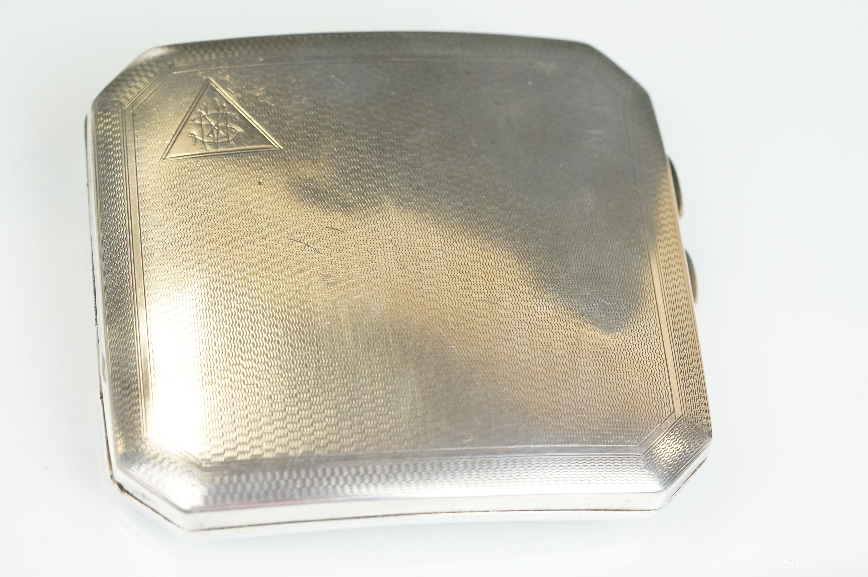 Early 20th Century engine turned cigarette case with engine turned detail with initial panel to - Bild 9 aus 12