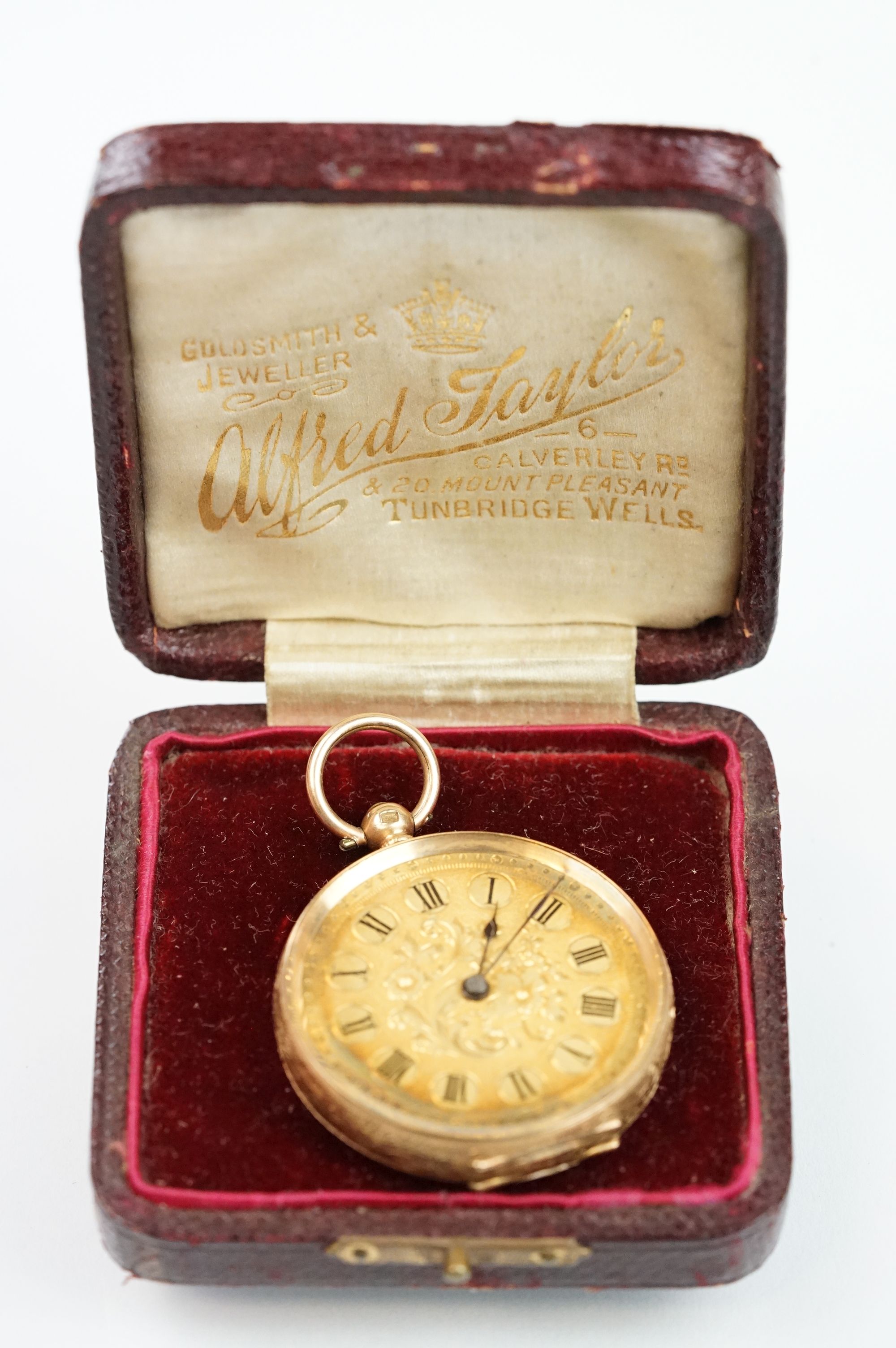 14ct gold open face pocket fob watch having a gilt face with foliate details and roman numerals to - Bild 10 aus 11