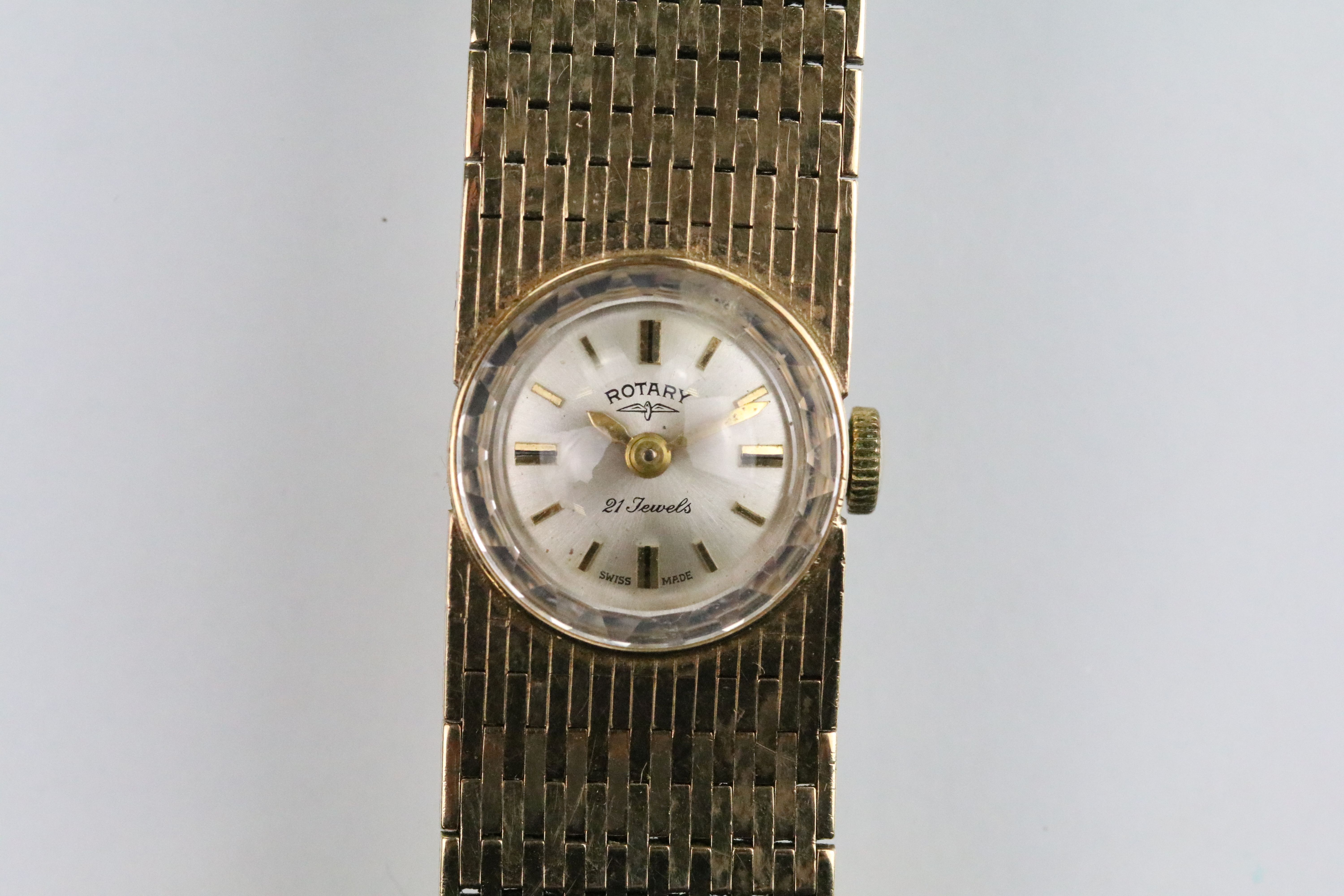 Rotary 9ct gold wrist watch having a round face with baton markers to the chapter ring and faceted - Image 2 of 9