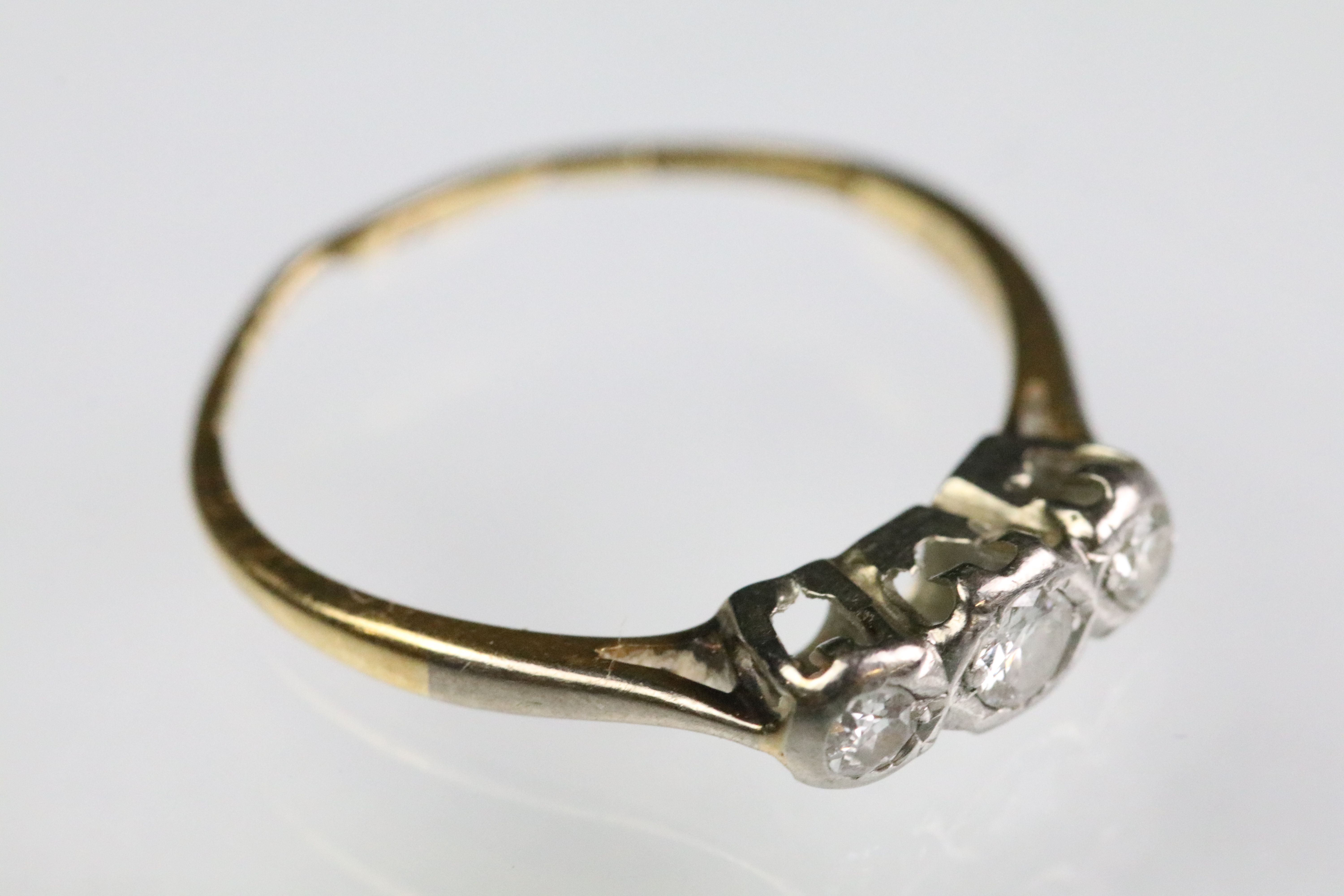 Early 20th Century gold diamond three stone ring (marked 18ct and plat, size J.5), together with a - Bild 4 aus 11