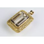 18ct gold and rock crystal pendant having a cushion cut rock crystal to centre set within a filigree