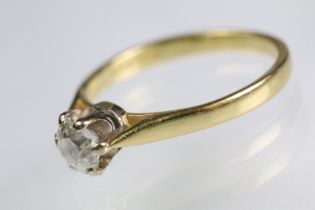 18ct gold and diamond solitaire ring. The ring prong set with a round old cut diamond. Diamond