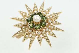 9ct gold hallmarked green stone and star brooch. The brooch set with a round pearl to the centre