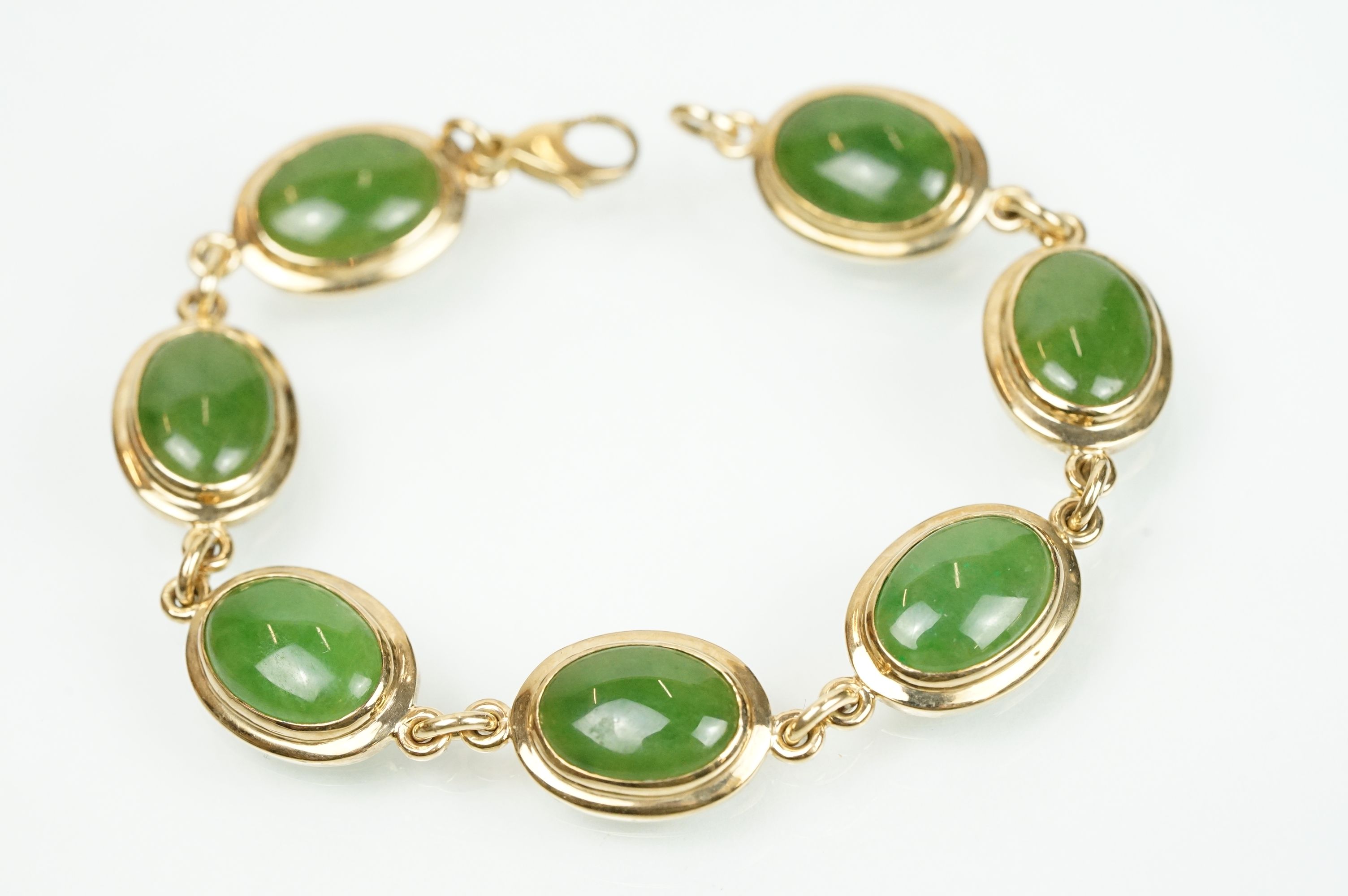 9ct gold and nephrite earrings, bracelet and pendant necklace. The bracelet set with seven - Bild 8 aus 10