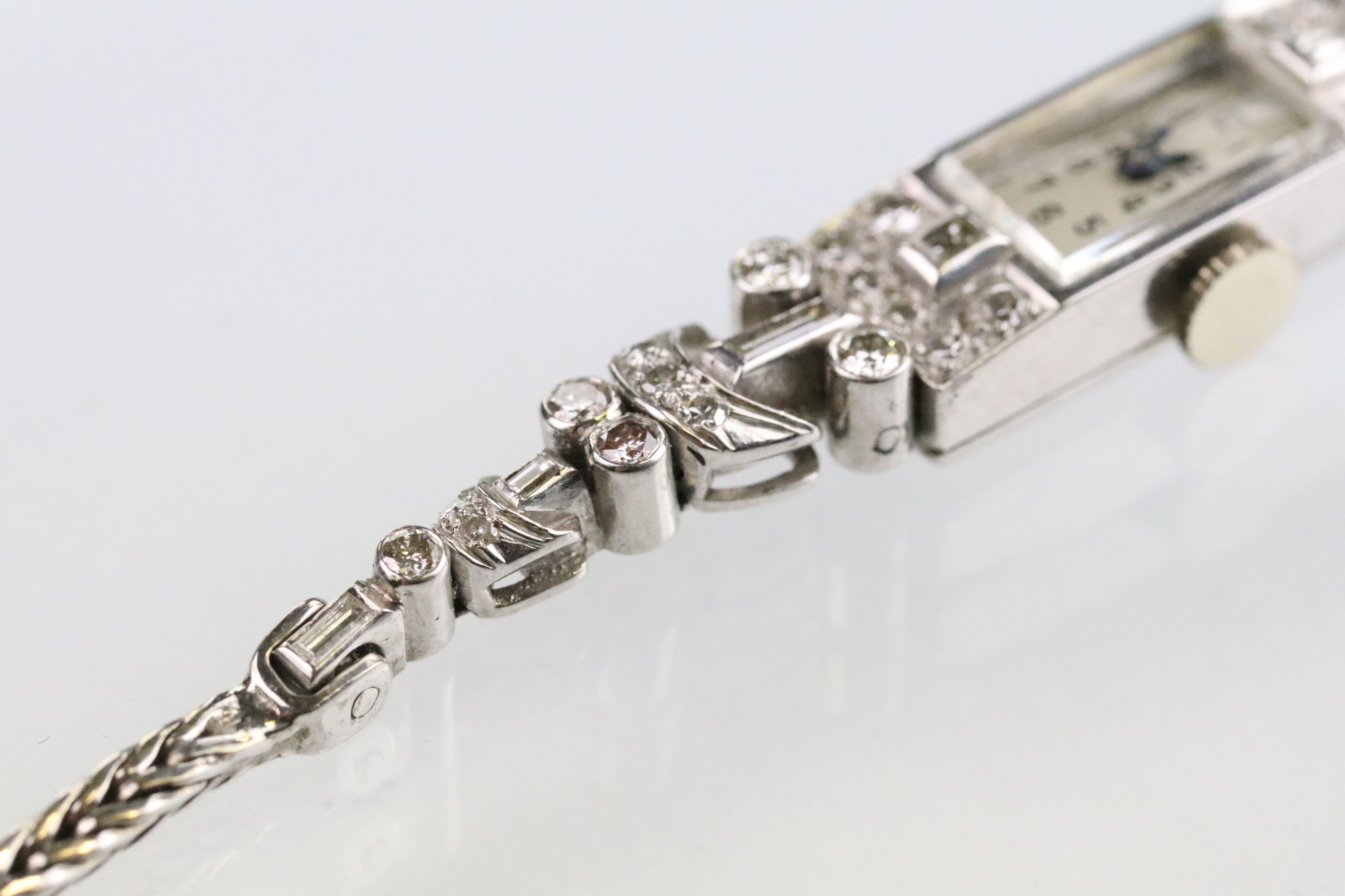 Mid 20th Century platinum, white gold and diamond dress watch. The watch having a rectangular face - Bild 5 aus 11