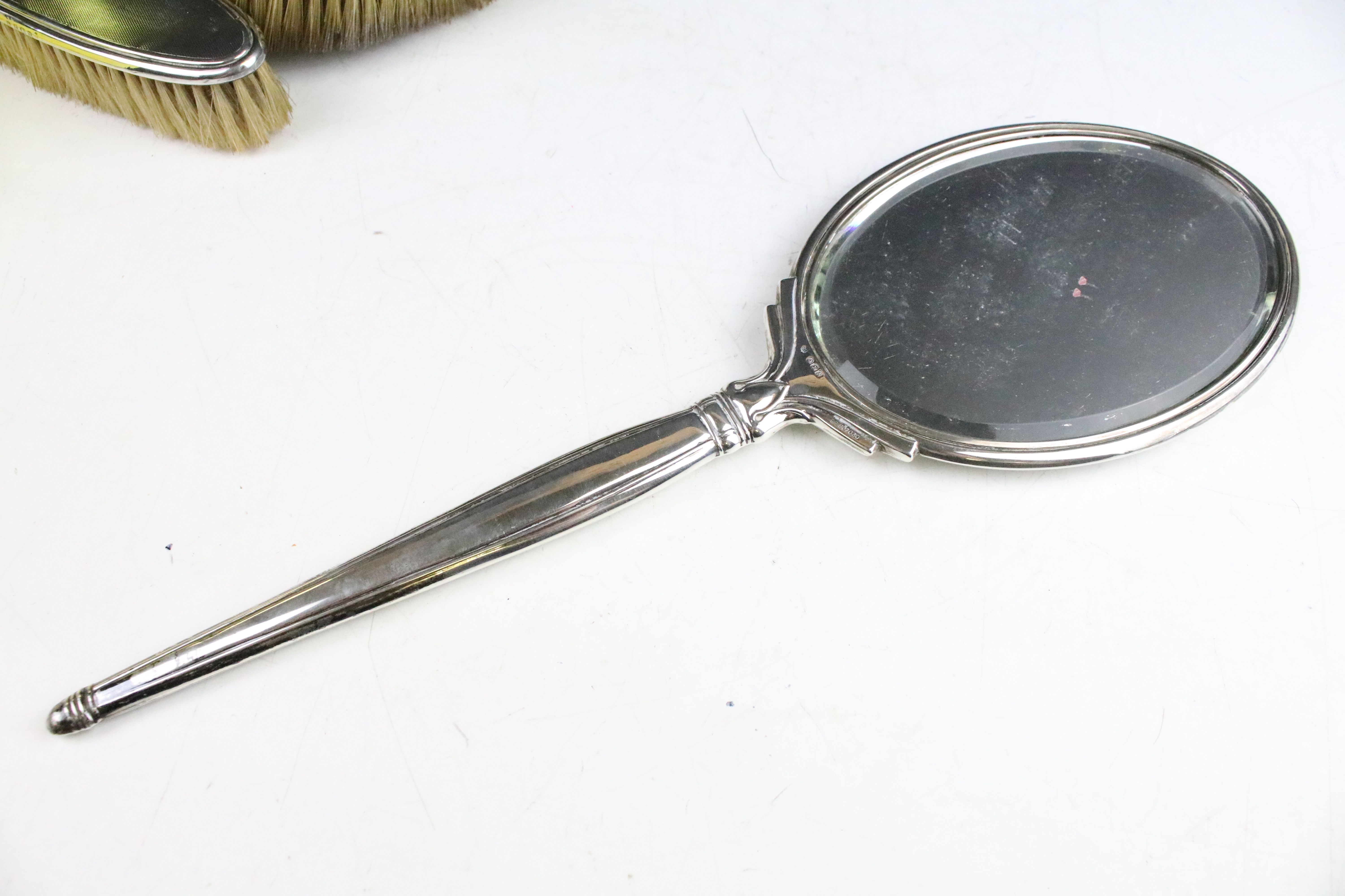 Art Deco silver hallmarked dressing table set consisting of mirror, two hair brushes and two clothes - Image 4 of 7