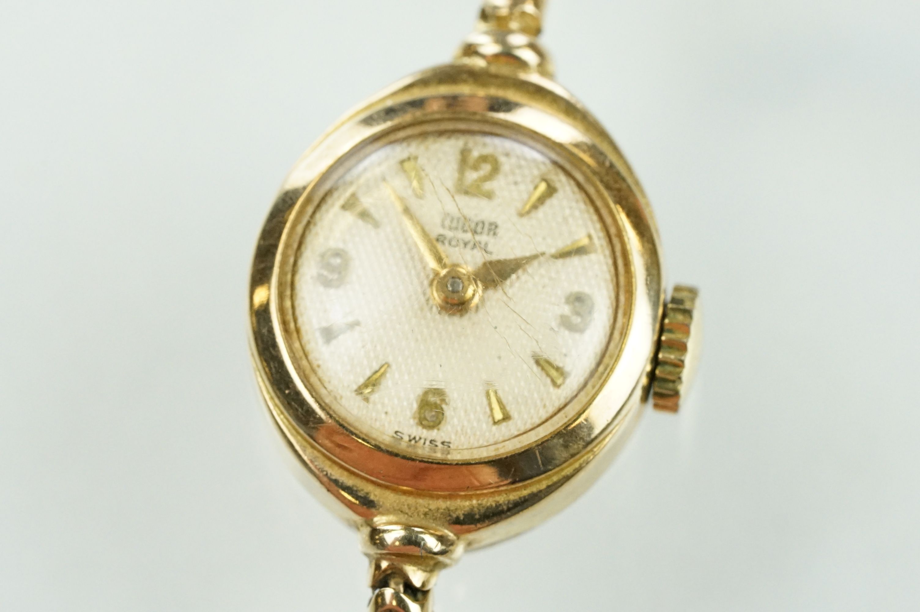 9ct Tudor Royal wrist watch having a round face with baton markers to the chapter ring on a snake - Bild 2 aus 10