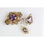 9ct gold and amethyst pendant set within a floral mount with pearl set to bale (Hallmarked London