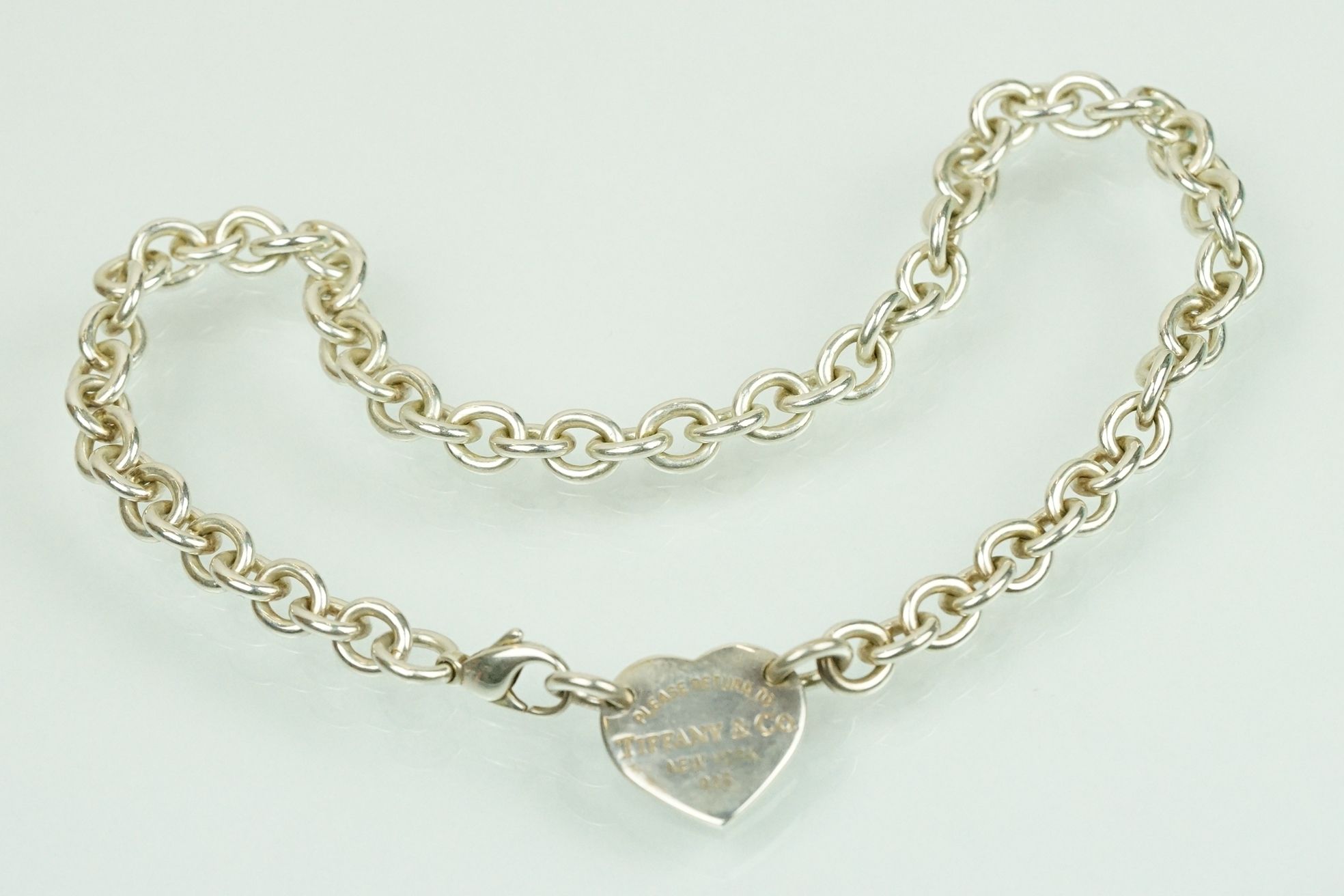 Tiffany & Co 'please return to ' pendant necklace having a heart shaped panel engraved Tiffany & Co. - Image 2 of 5