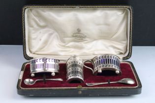 Early 20th Century William Hutton & Sons silver hallmarked cruet set consisting of table salt,