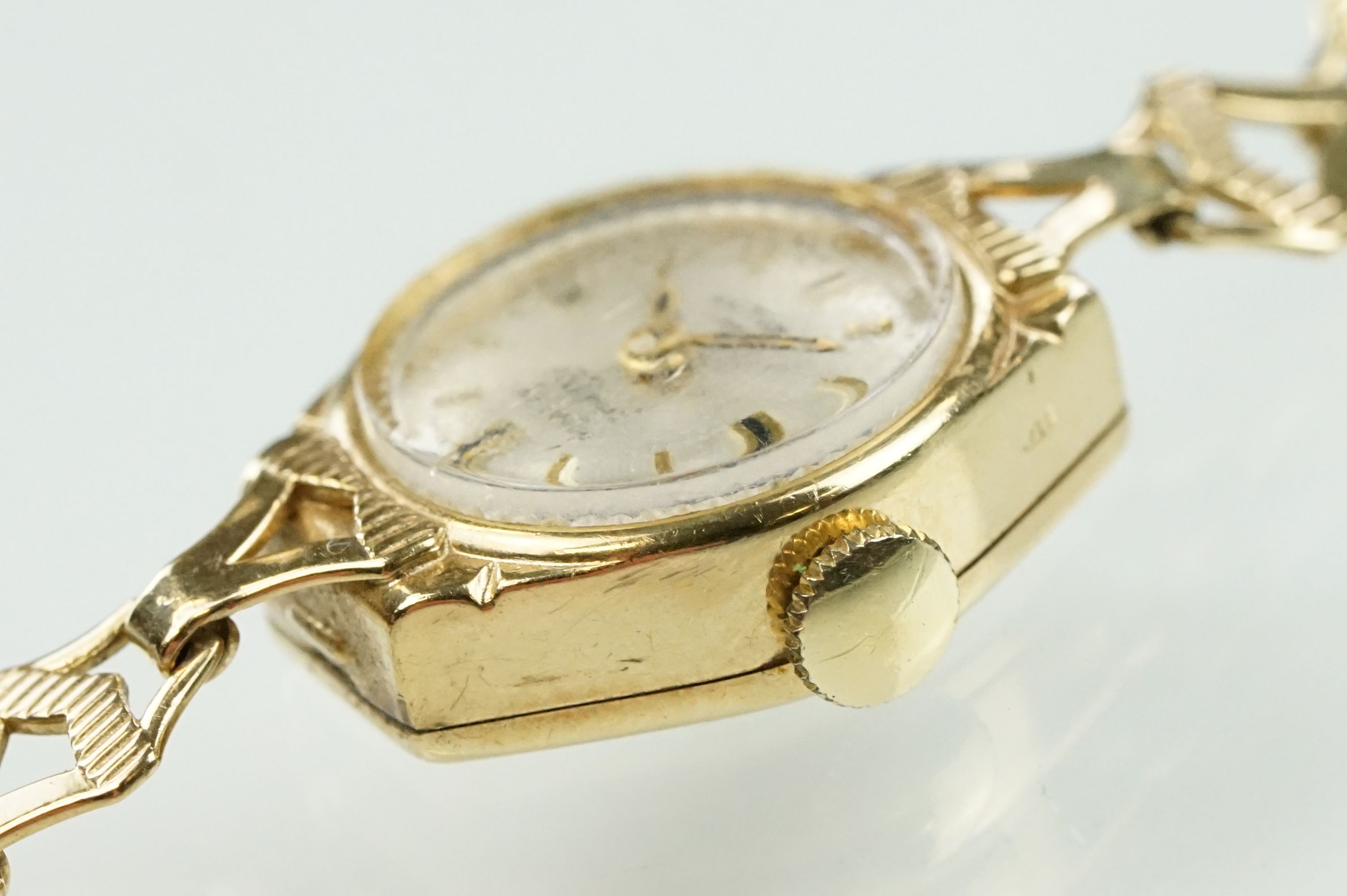 Rotary 9ct gold ladies wrist watch having a round face with baton markings to the chapter ring - Image 4 of 11