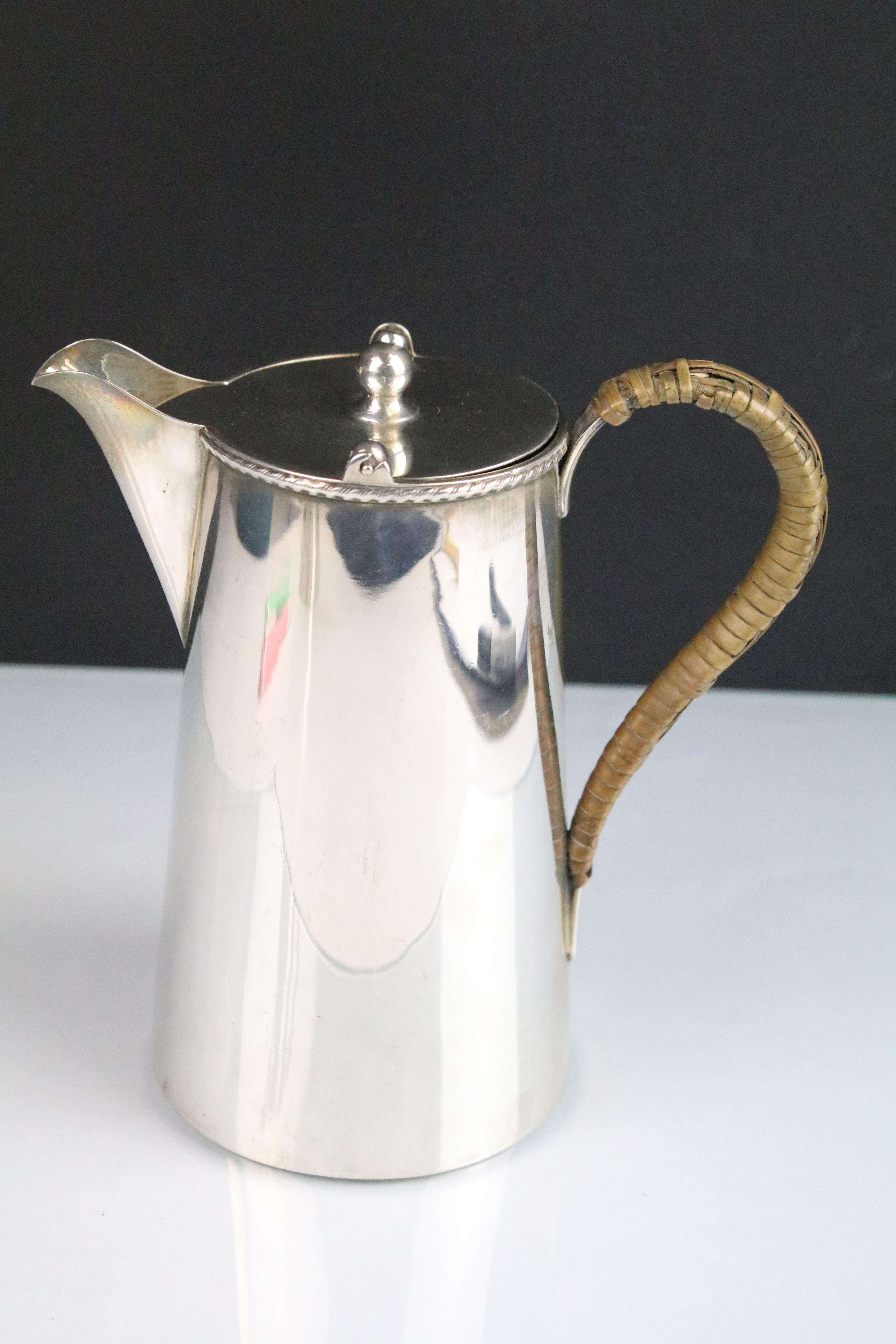 Early 20th Century silver hallmarked coffee pot having moulded rim with wicker handle (hallmarked - Bild 5 aus 7