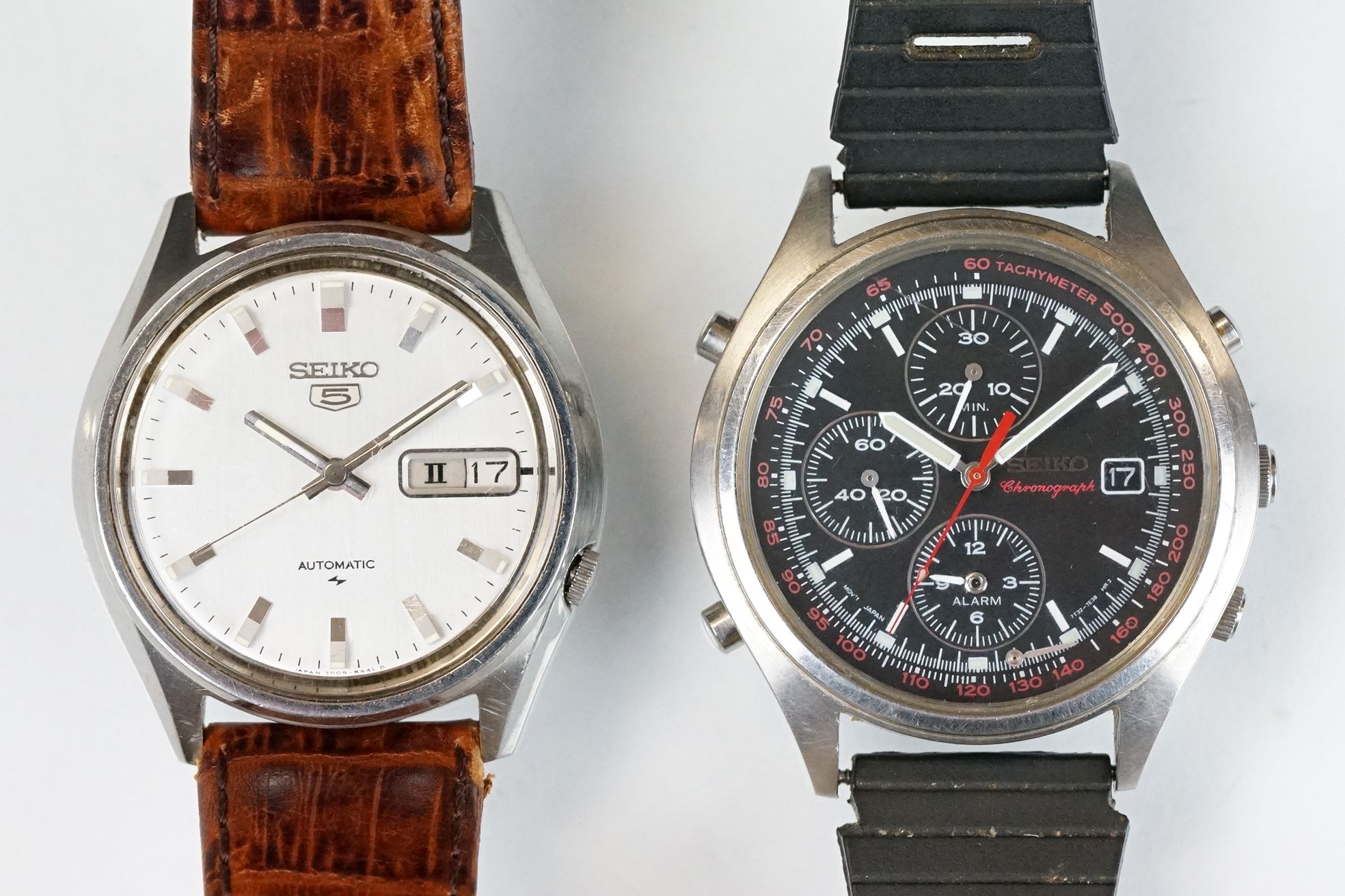 Two gents Seiko wristwatches to include a steel cased Seiko 5 automatic, day & date function to 3