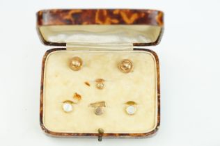 Group of 9ct gold dress studs to include a pair of foliate engraved examples (hallmarked