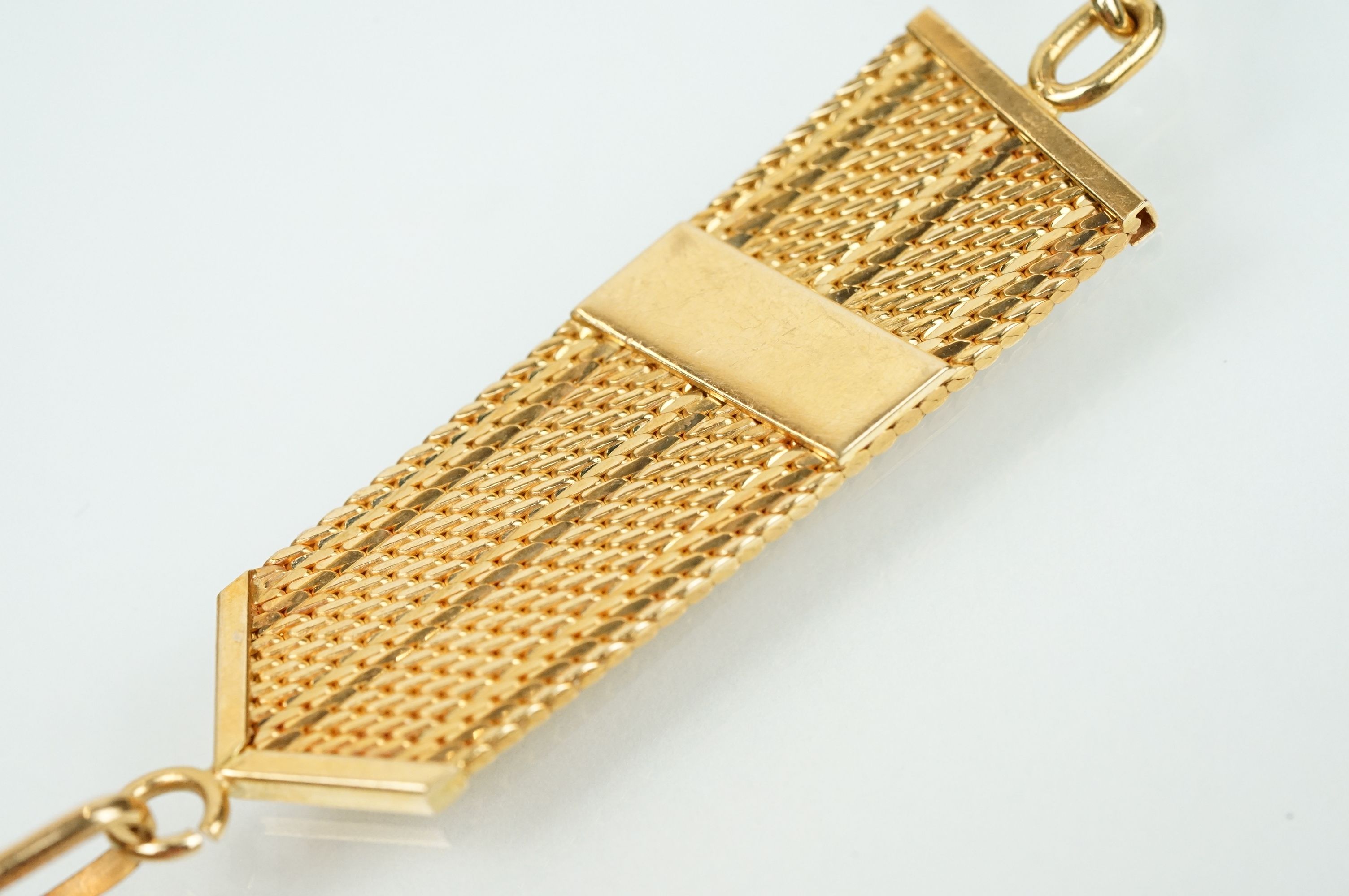18ct gold key ring having a Saudi Arabian emblem pendant suspended from a mesh link chain. Italian - Bild 4 aus 10