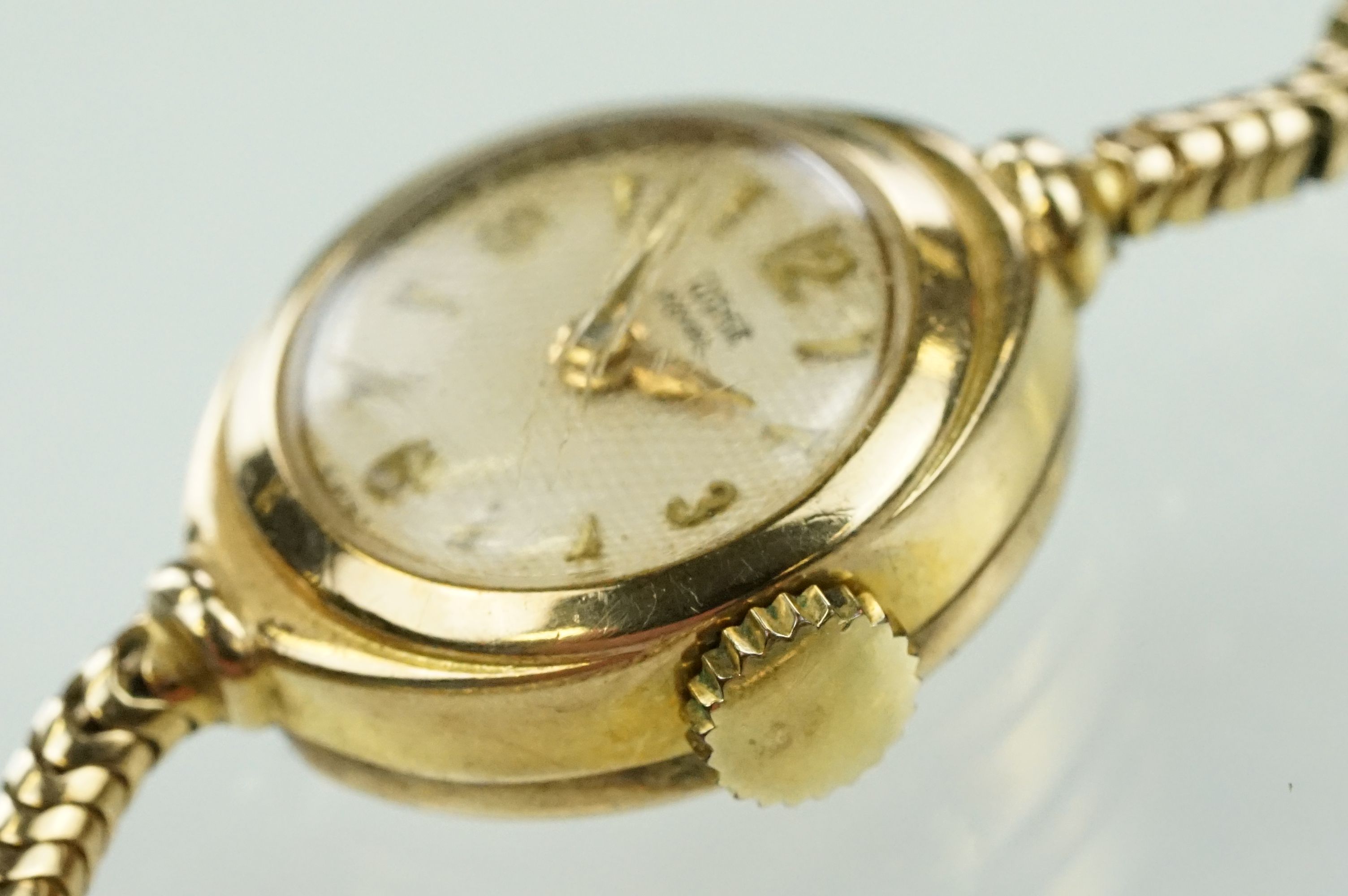 9ct Tudor Royal wrist watch having a round face with baton markers to the chapter ring on a snake - Bild 4 aus 10