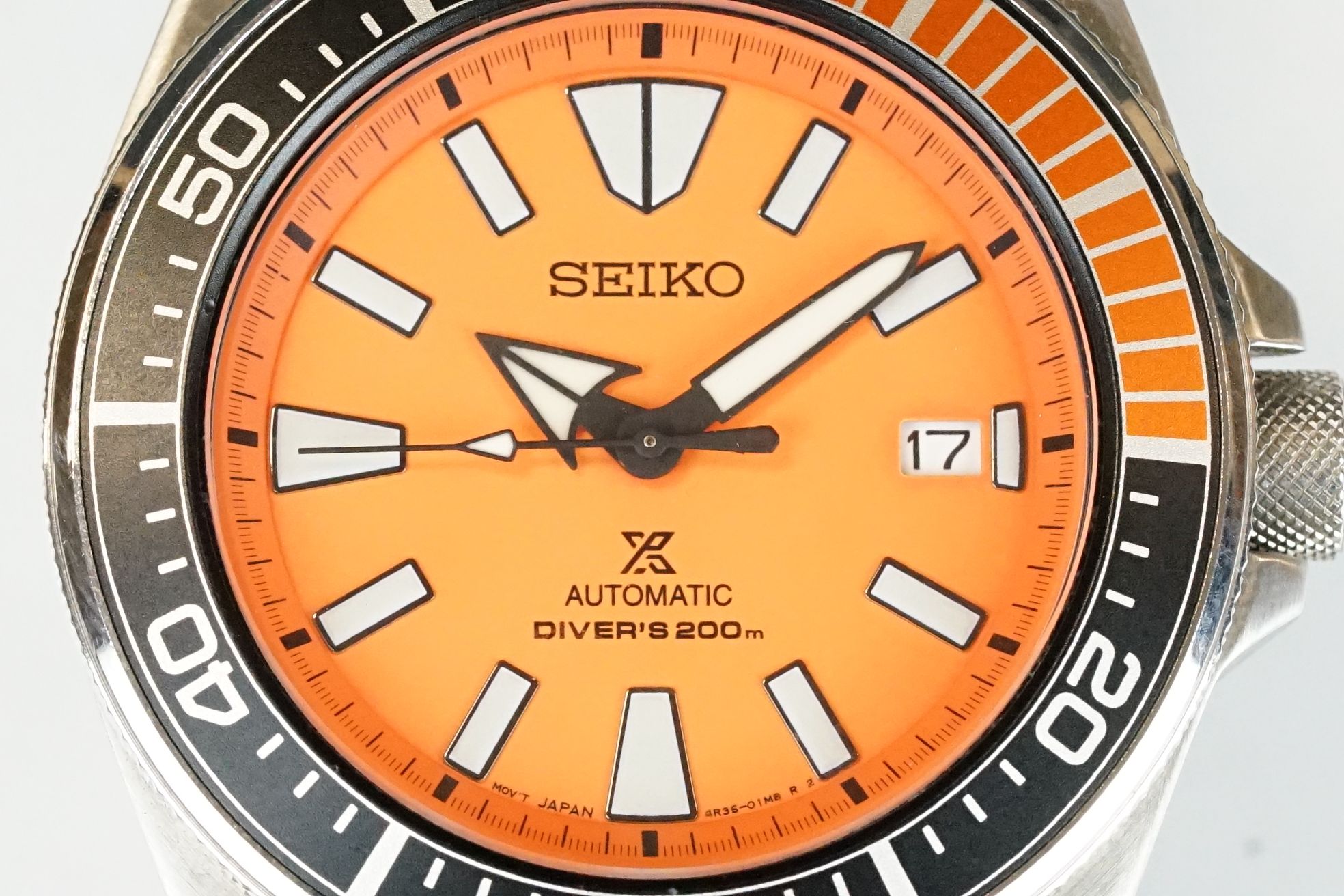 A gents Seiko automatic 200m divers watch, orange dial with black & orange rotating bezel, date - Bild 2 aus 10